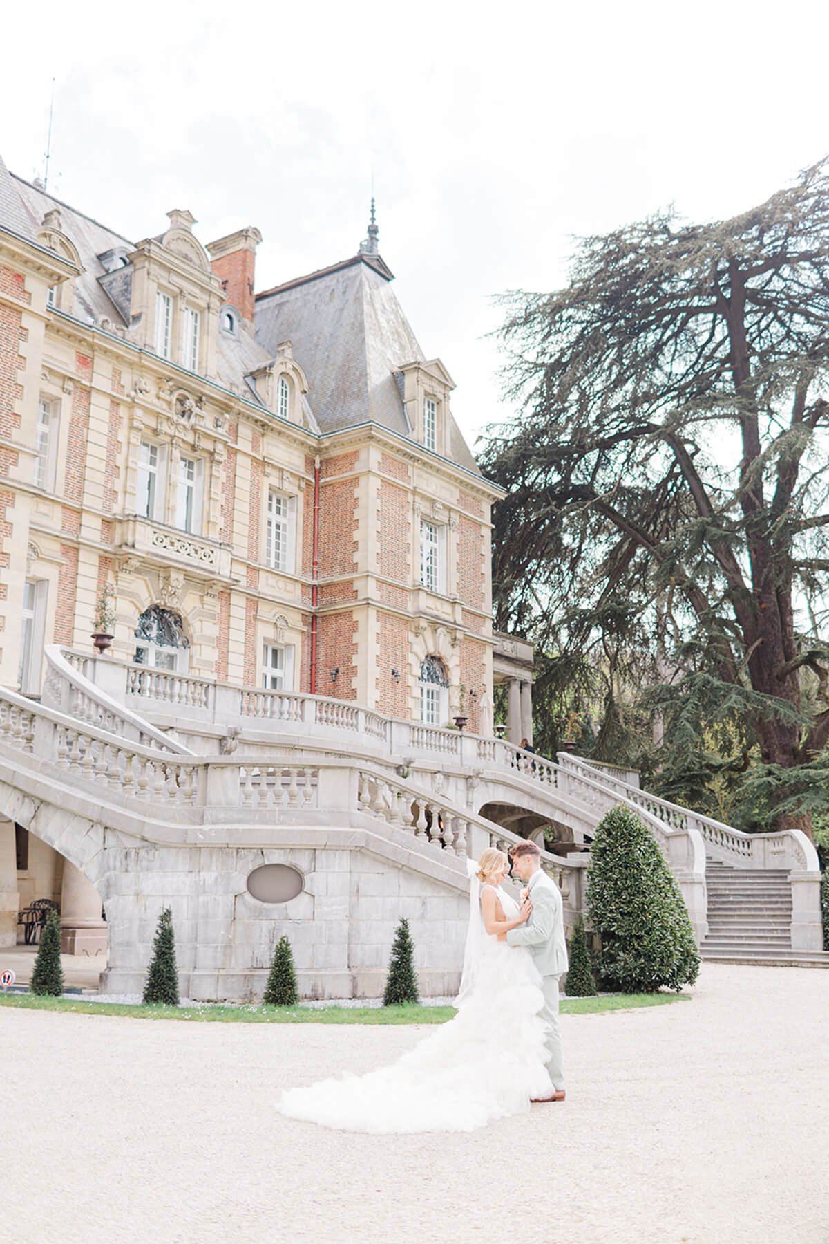 A Chic Allure - Fine Art Wedding Inspiration at Château Bouffémont — Olive  & Millicent