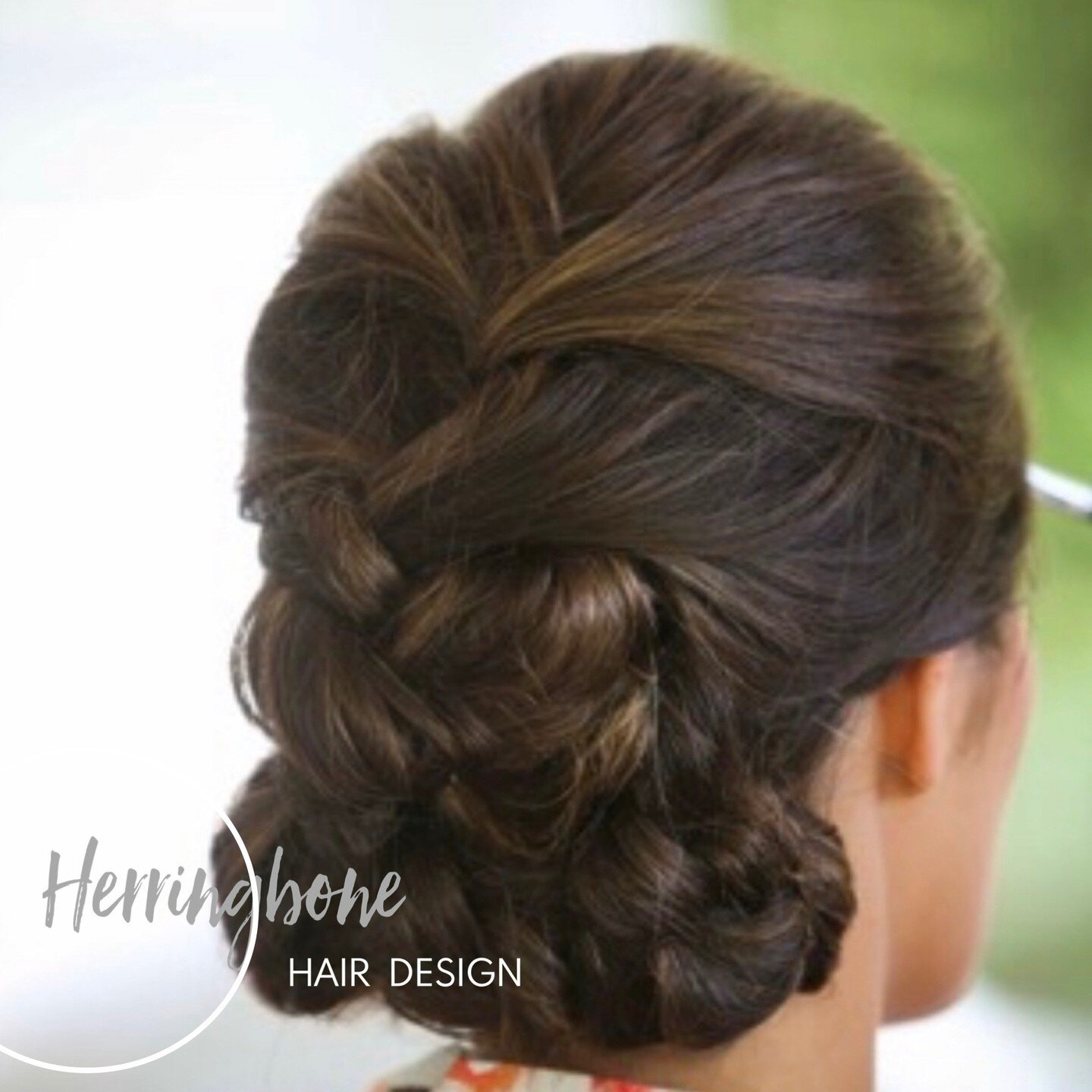 Stunning wedding hair by gillian 

 #bridalstyle #bridalfashion #mridalmakeupandhair #brunettebeauty #balayagebrunette #brunettebeauties #inthecove #thecanopylanecove #lanecovehairdresser #boutiquehairsalon #northshorehairstylist #sustainablesalon #s