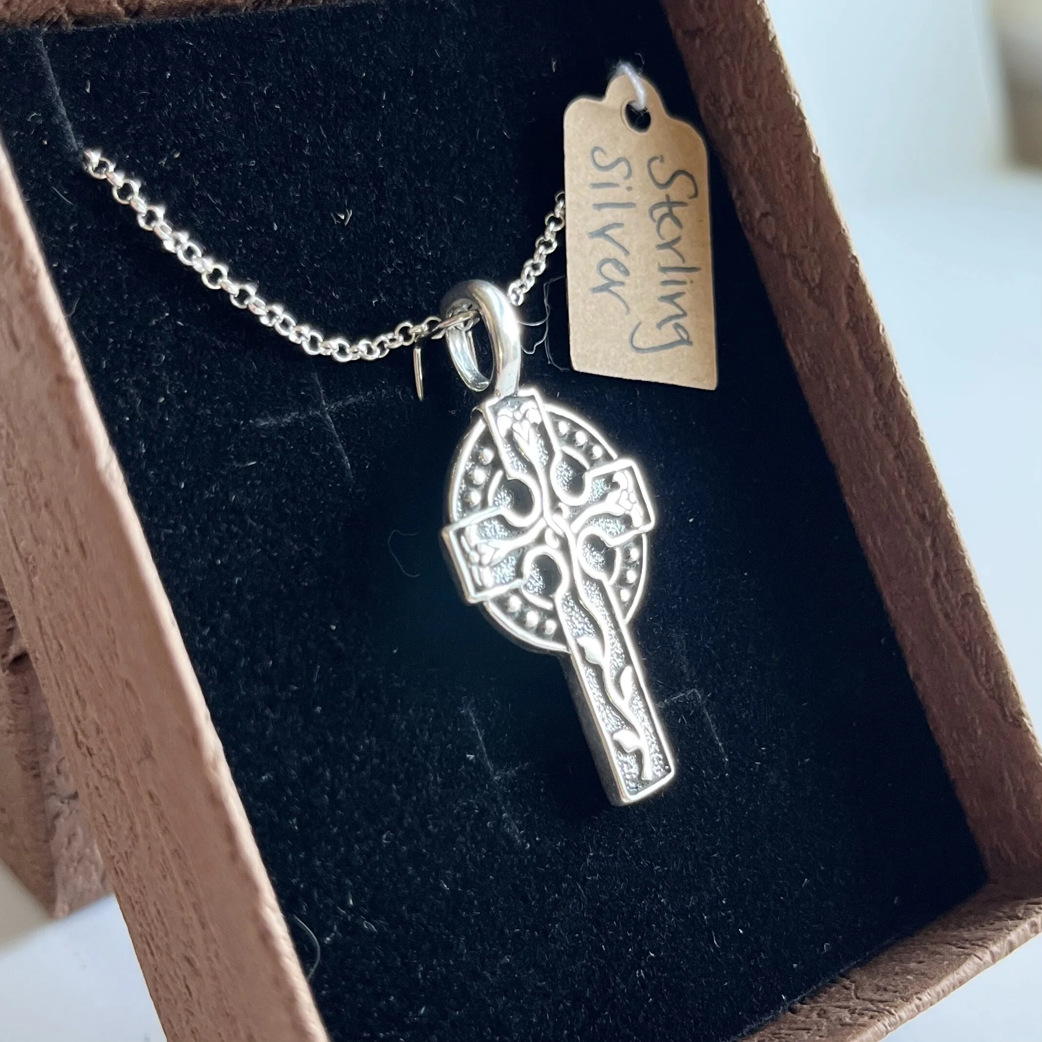 B005EB34-C2AF-4A06-B1B5-81B8912BA5EE