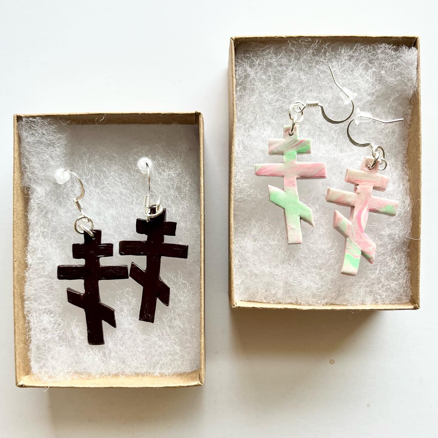 Brand new (and super cute!!), these handmade ☦️ earrings are light as a feather! Choose between green+pink swirls or brown wood grain, and get excited because they&rsquo;re even cuter in person!! Find them in the Apparel + Accessories shop section!