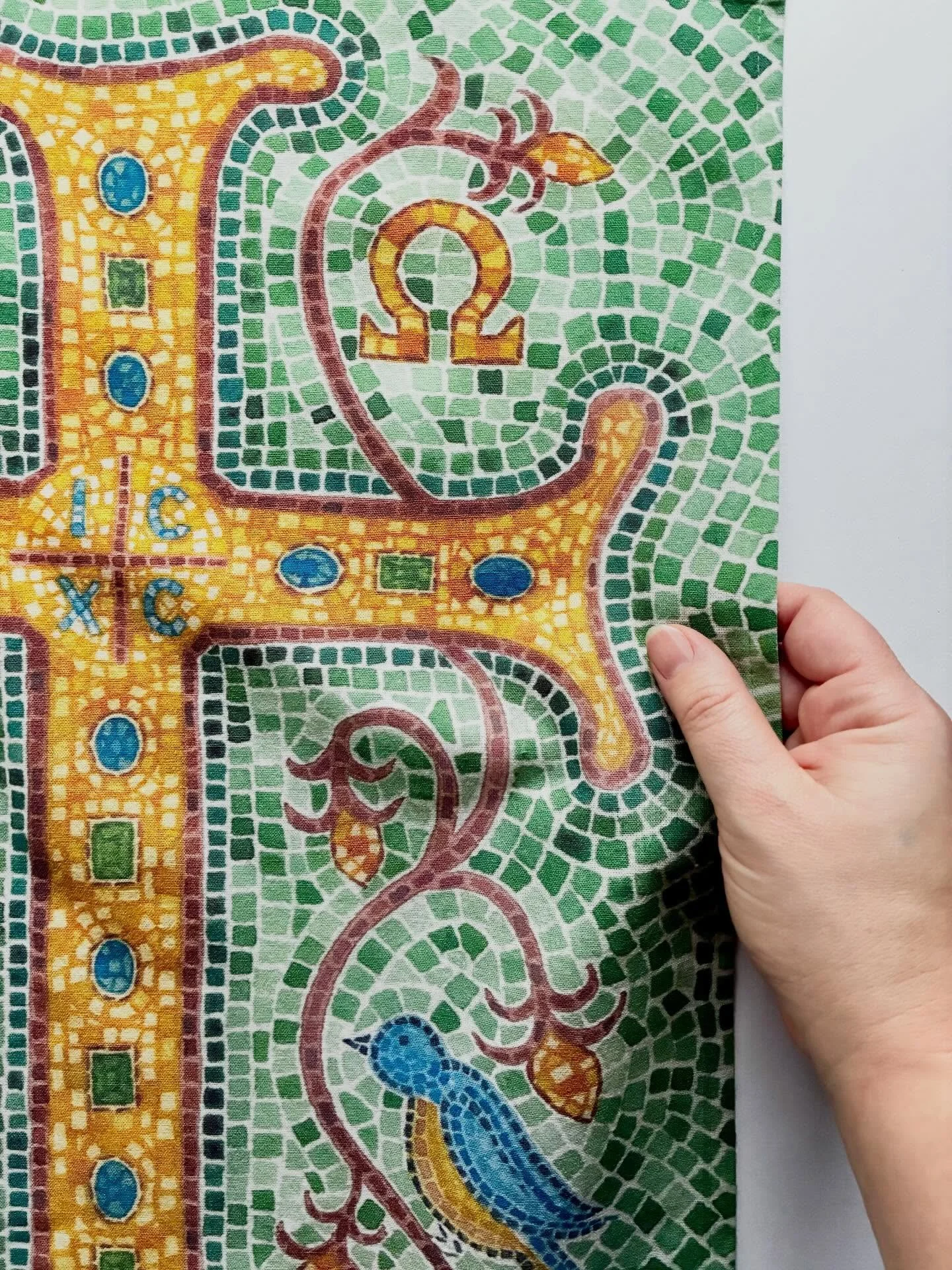 In many parishes, people bring baskets of food to the Pascha service to be enjoyed and shared in the late-night feast! 🧺🎉☦️ Sometimes they&rsquo;re collections of the traditional food (check out the design on the 5th slide!), and sometimes it&rsquo