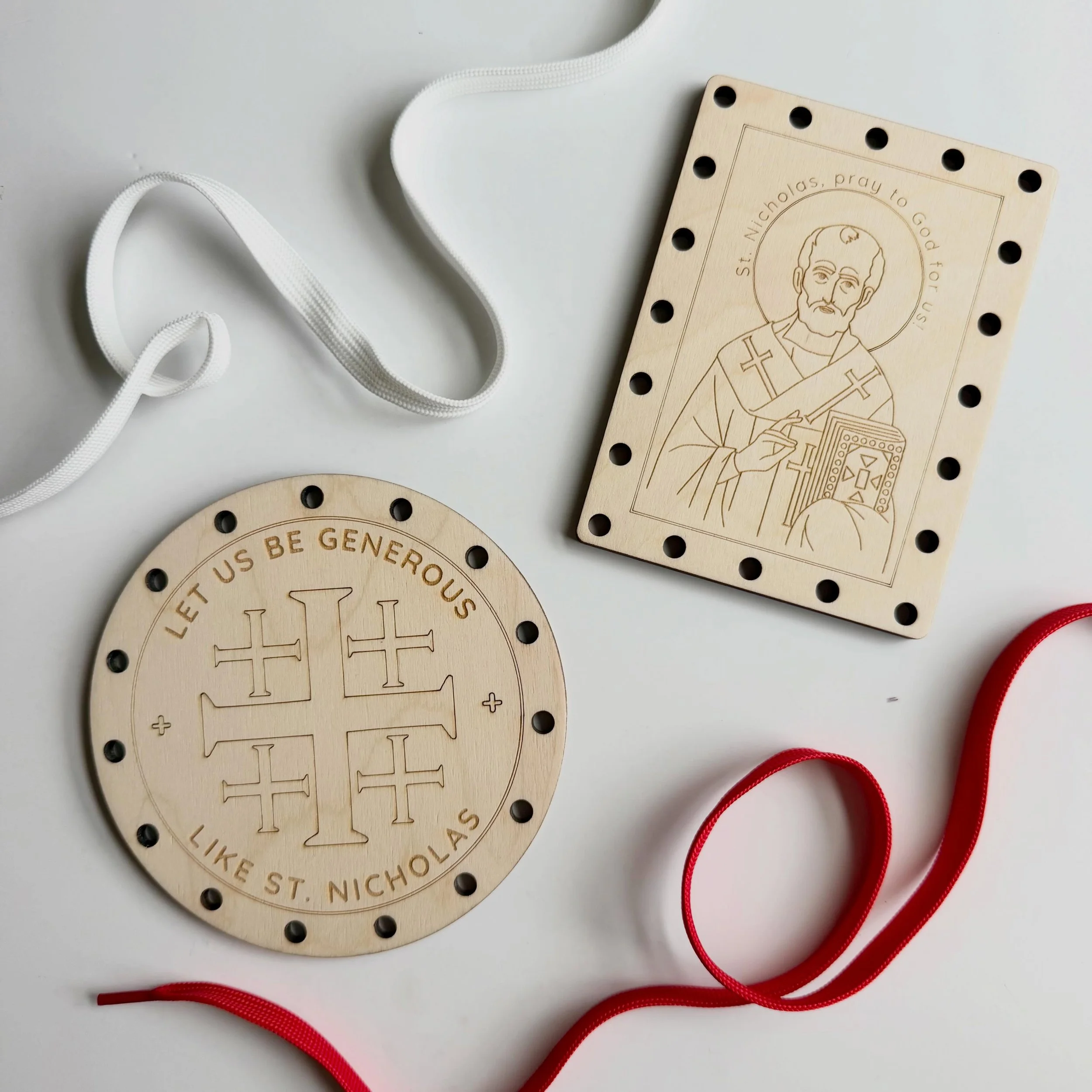 2 new lacings sets! 🤩 These sets are crafted from Baltic birch, custom made for us by @gratefully.made . They come in a chiffon bag which you can reuse for easy storage, and they&rsquo;re a great, quiet activity for little hands!  We envision them t