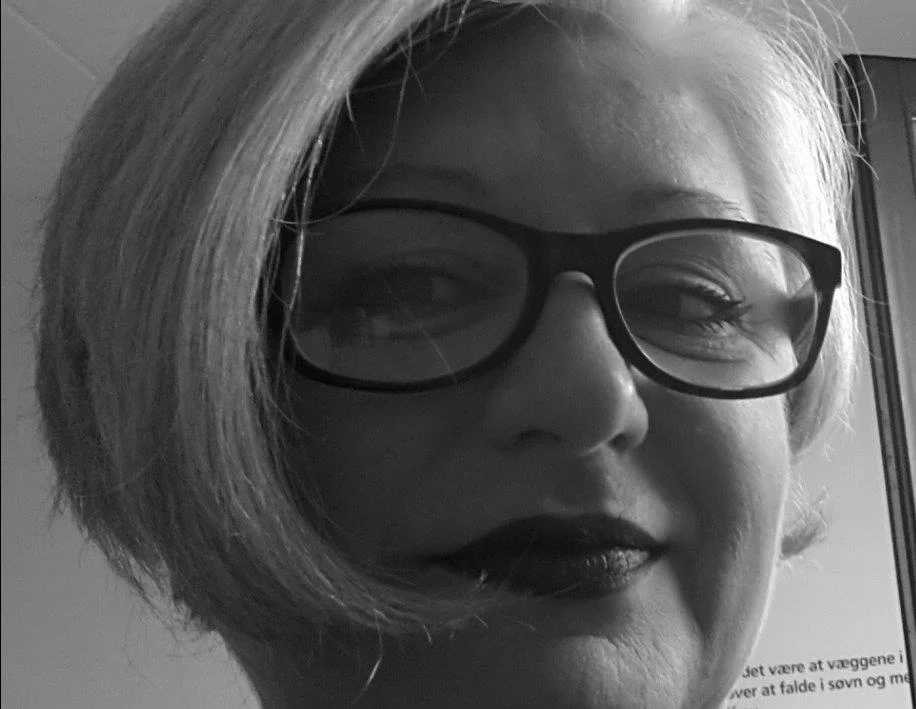 Gabriele Reinharter-Schrammel | Head of International Office Academy of Fine Arts Vienna Solidarity matters gibt mir die Möglichkeit zusammen mit Gleichgesinnten junge Menschen zu treffen, die als Migrant*innen nach Österreich kamen. Ich kann an einem Teil ihres Lebens teilnehmen und gemeinsam mit dem Team von Solidarity matters unbürokratisch helfen und die jungen Menschen in Belangen des Lebens und des Lebens in Österreich unterstützen. Im Herbst 2015 interessierte es mich Menschen kennen zu lernen, die als Flüchtlinge nach Österreich kamen. Ich wollte mir ein eigenes Bild machen und hatte keinen Bock auf Vorurteile. Ich wollte mit dem unterstützen, was ich anbieten konnte, für mich machbar und normal war: meine Zeit am Wochenende, offene Ohren für die Probleme junger Menschen und die Kenntnis über das Leben und das zwischenmenschliche Verhalten in Österreich.
