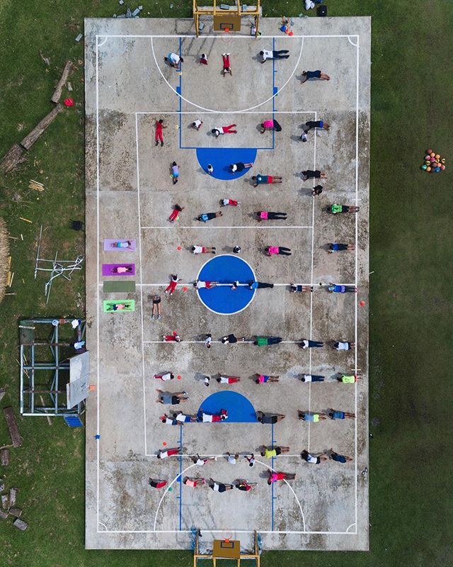 So grateful to introduce the practice of yoga to nearly 70 children in Cacao, Panama. One of our best events yet! 🙏🏼🏀 Namast&eacute; 📸: @rickyxwillis