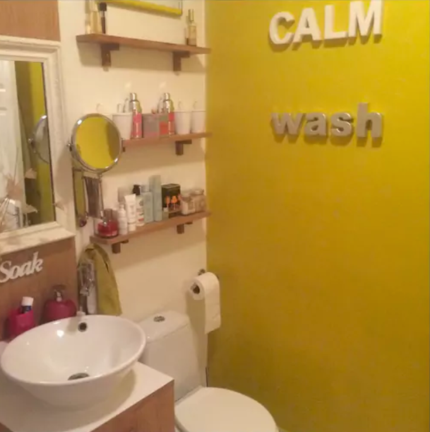CHRISTINA BATHROOM 2 .png