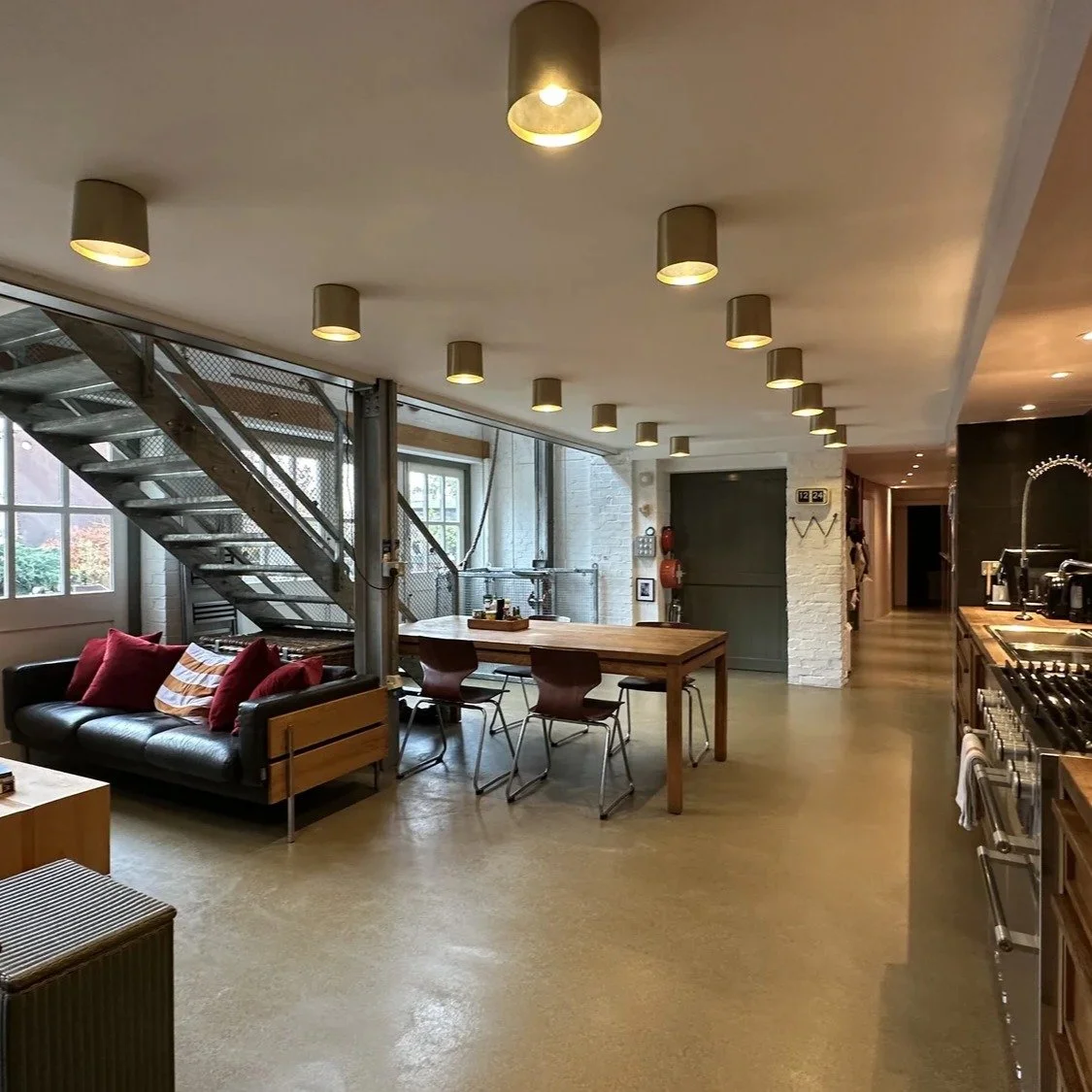 &bull; Finsbury Park 2 &bull;

This stunning home is a light and airy, two story, detached converted warehouse in a quiet street cul-de-sac in Finsbury Park. It&rsquo;s got an spacious industrial yet comfortable feel with a mix of modern and vintage 