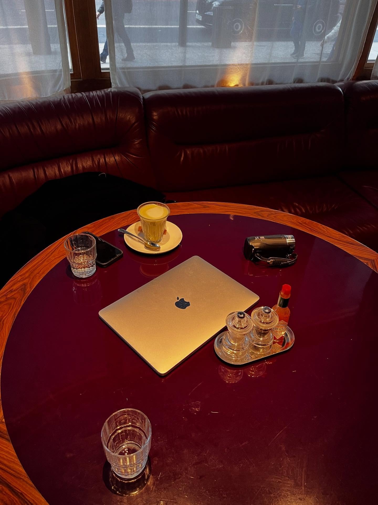 &bull;Inn Town Visits &bull;

This time, we were lucky to do some work in the most gorgeous place - right outside King&rsquo;s Cross station. Very comfy seats, absolutely stunning interior and one of the best matchas (no sugar needed)&hellip;.

Let u