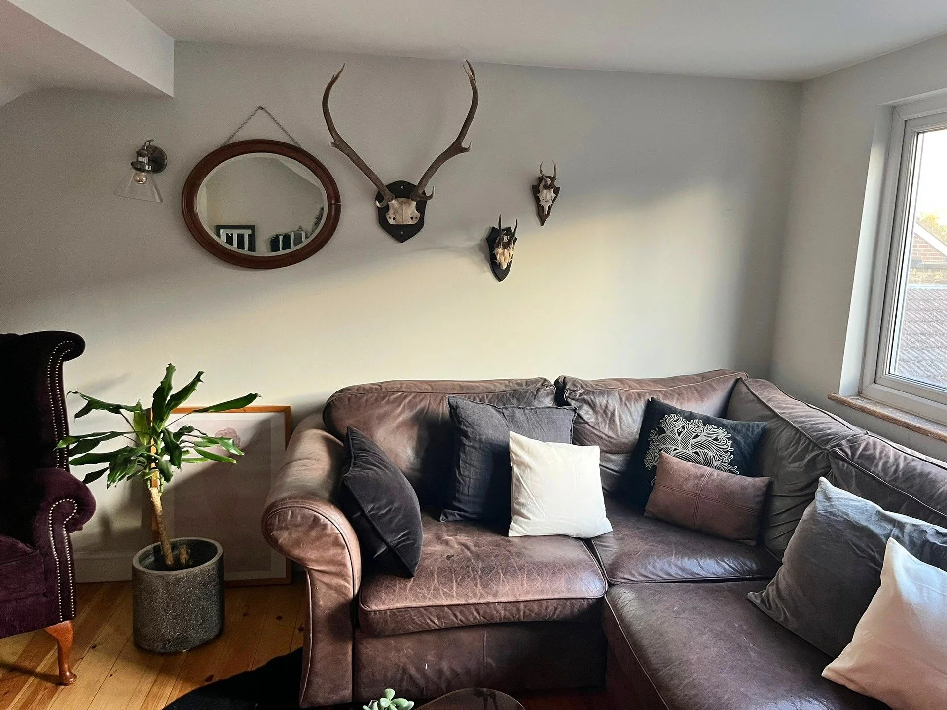 &bull; Stamford Hill 2 &bull;

This cool and cosy two bedroom flat in Stamford has a spacious private double room available for guests. The home is bright and tidy with a friendly, relaxed vibe throughout. The shared spaces include a well-maintained 