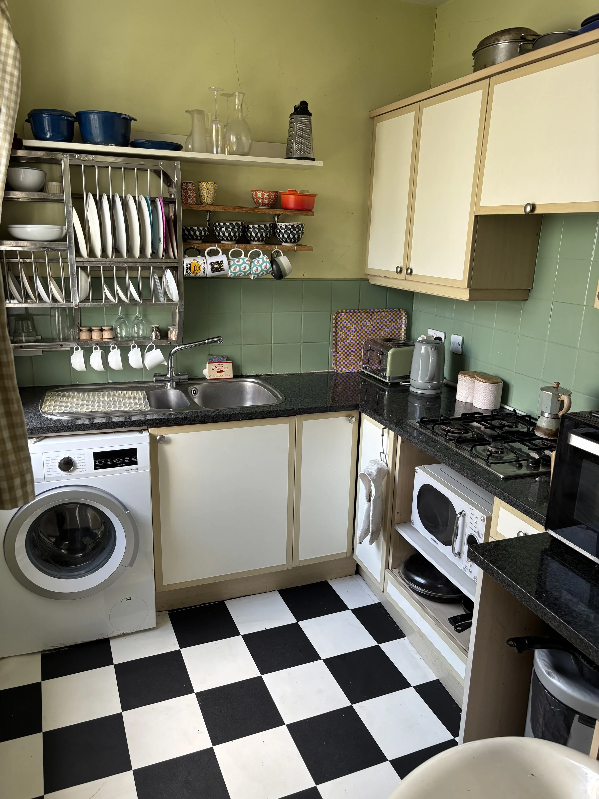 Kitchen 2 .jpg