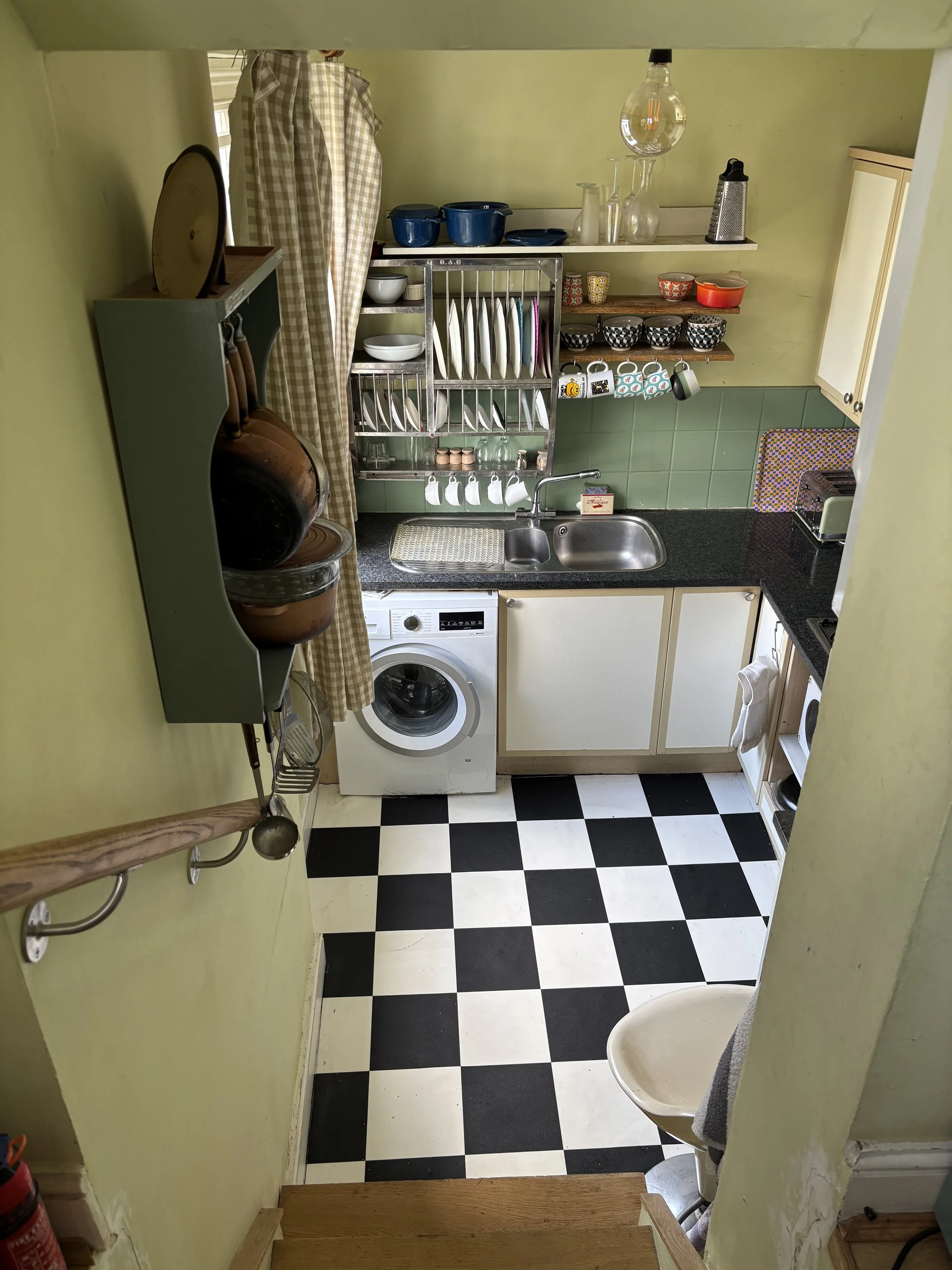Kitchen 1 .jpg