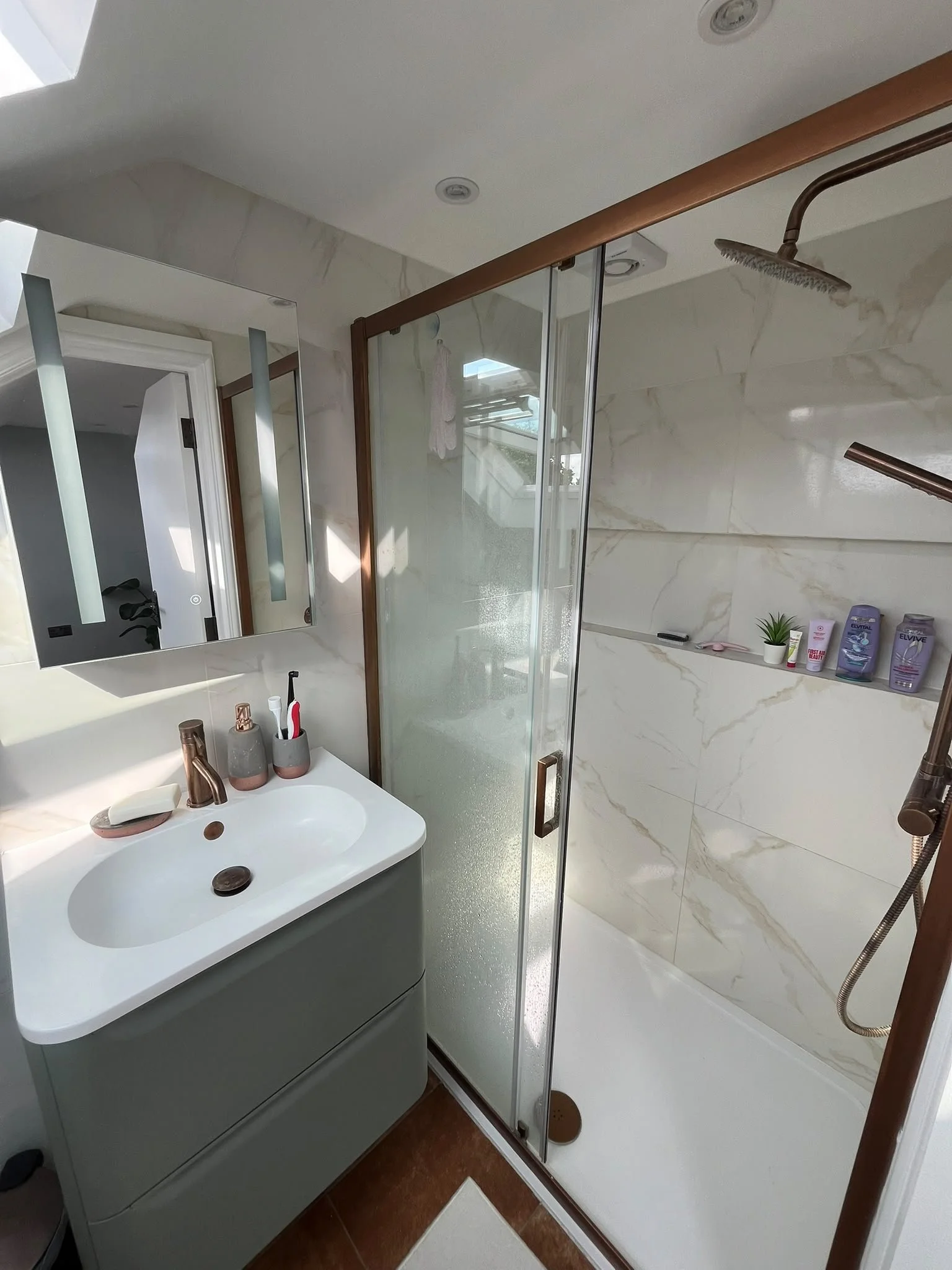 Upstairs Bathroom ensuite 1.jpeg