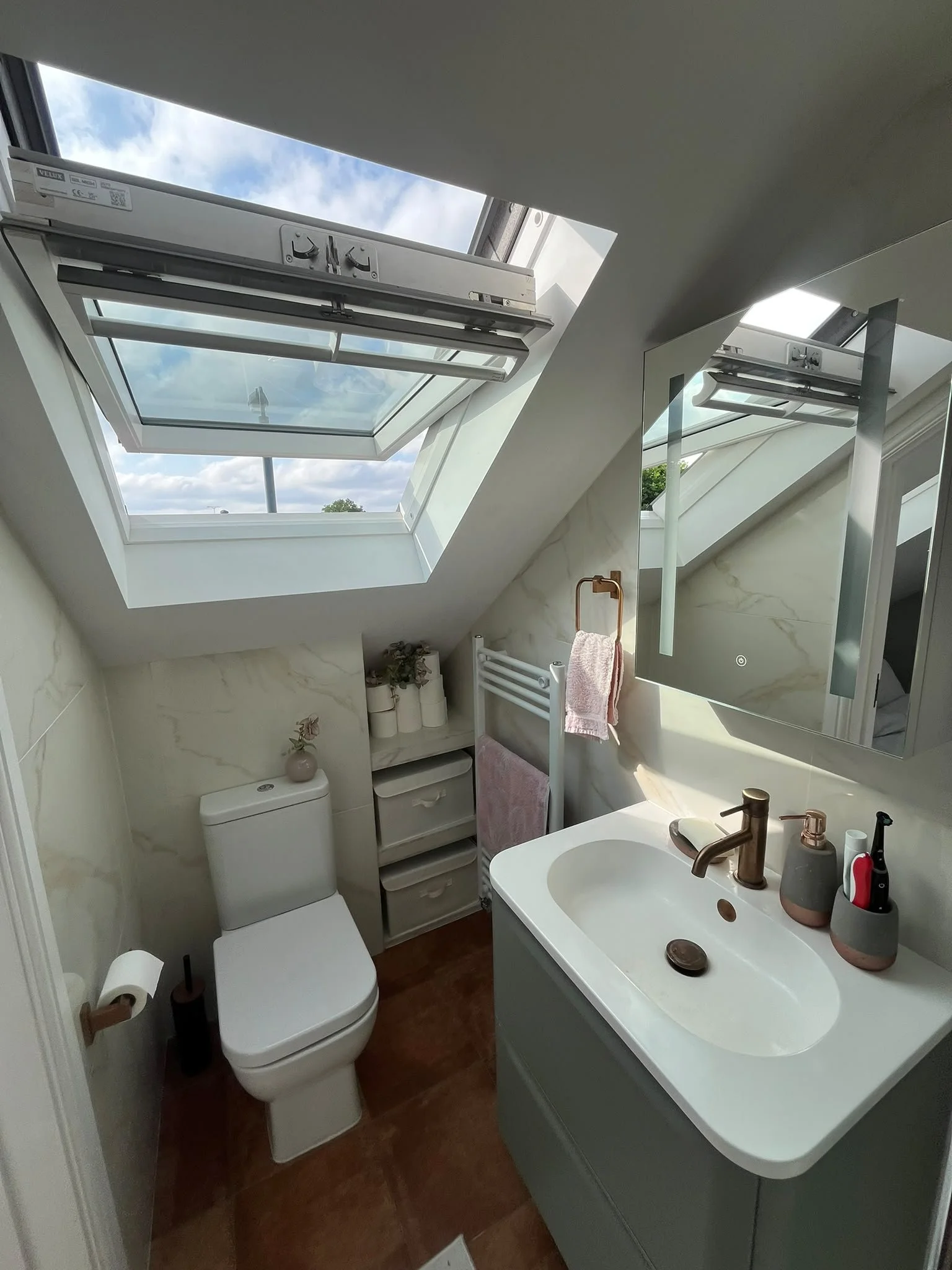 Upstairs Bathroom ensuite 2.jpeg