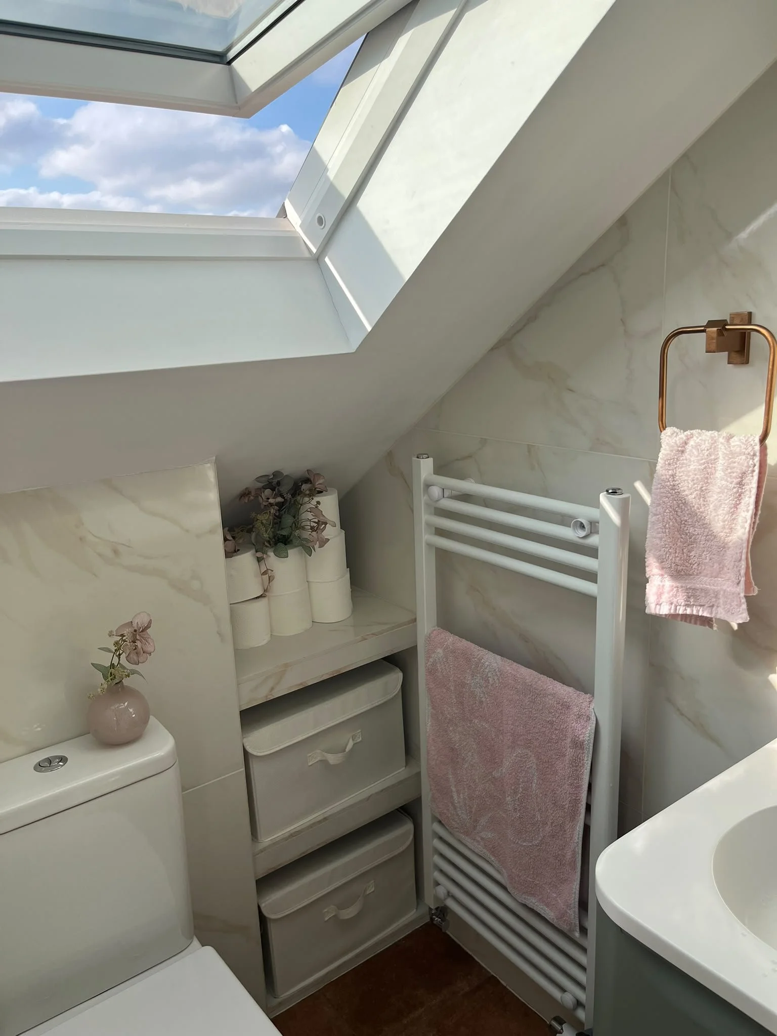 Upstairs Bathroom ensuite 3.jpeg