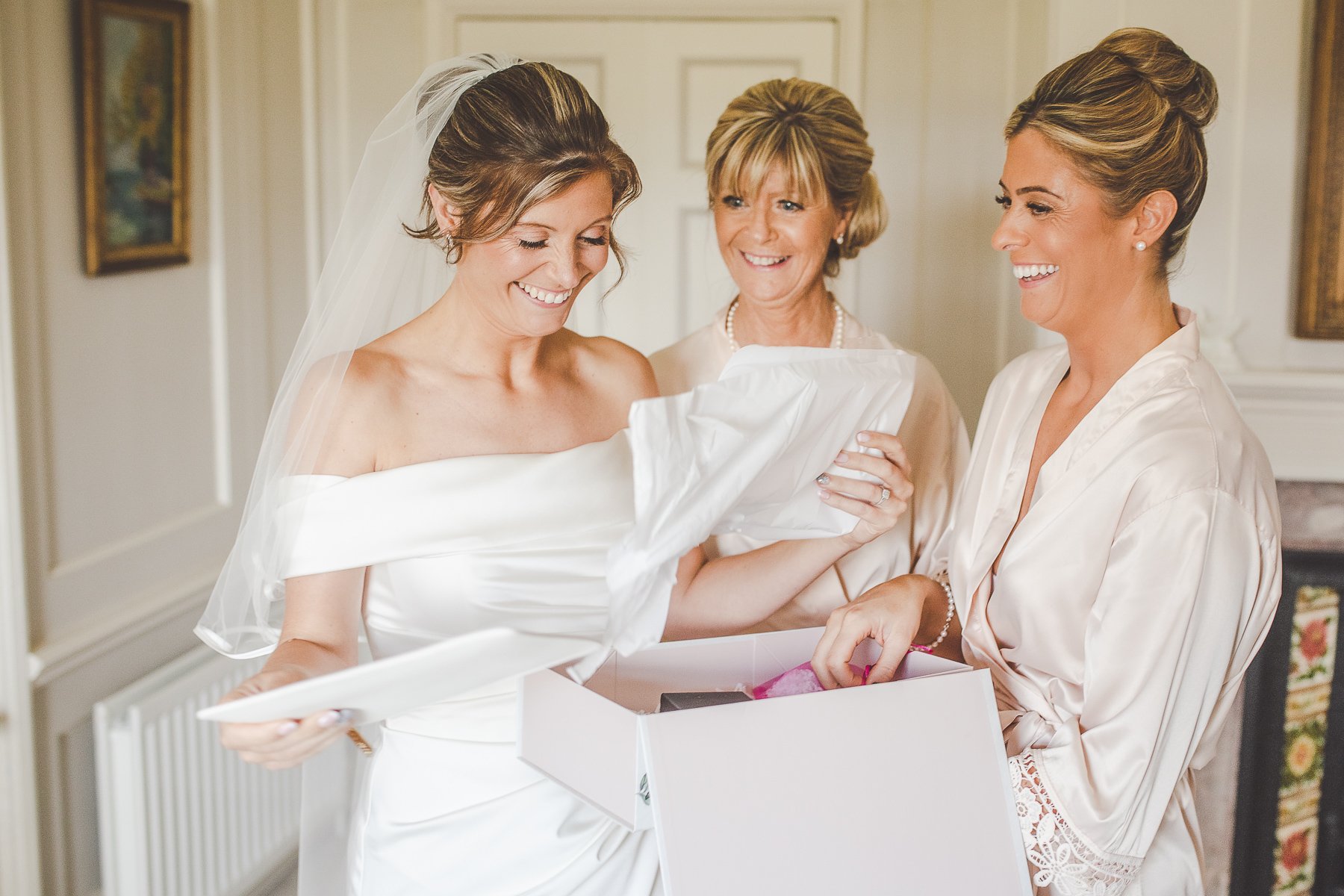 01 getting ready - Roxy and David-175 -1D9A8174.jpg
