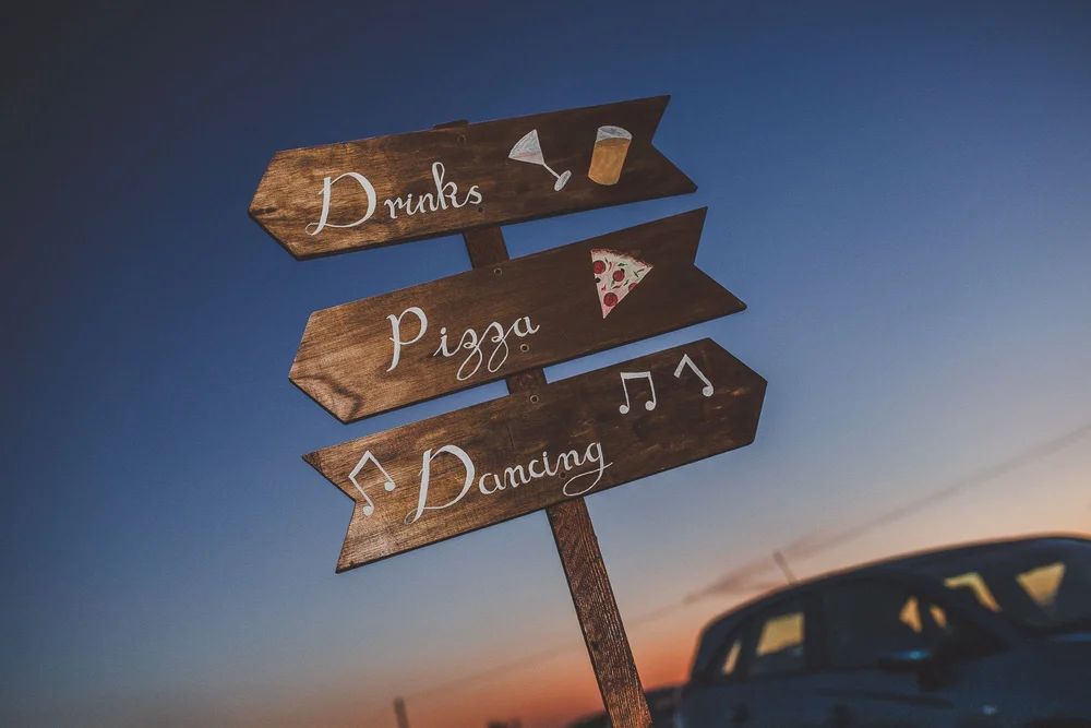 wed_devon_sign_drinks_pizza_dancing.jpg