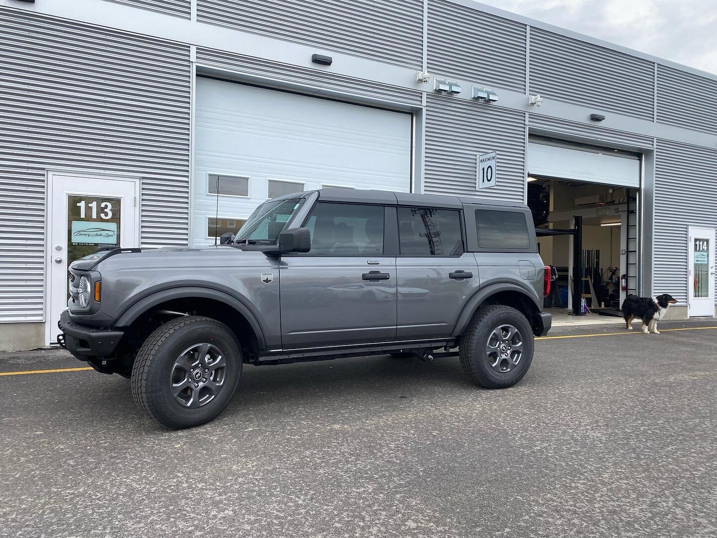 Bronco Big Bend looking fierce with and staying cool with our top of the line Heat rejection film.

For all inquiries, check out our website at www.luxuryautospa.ca

#cars #car #carsofinstagram #carporn #carlifestyle #carphotography #ford #bronco #ti