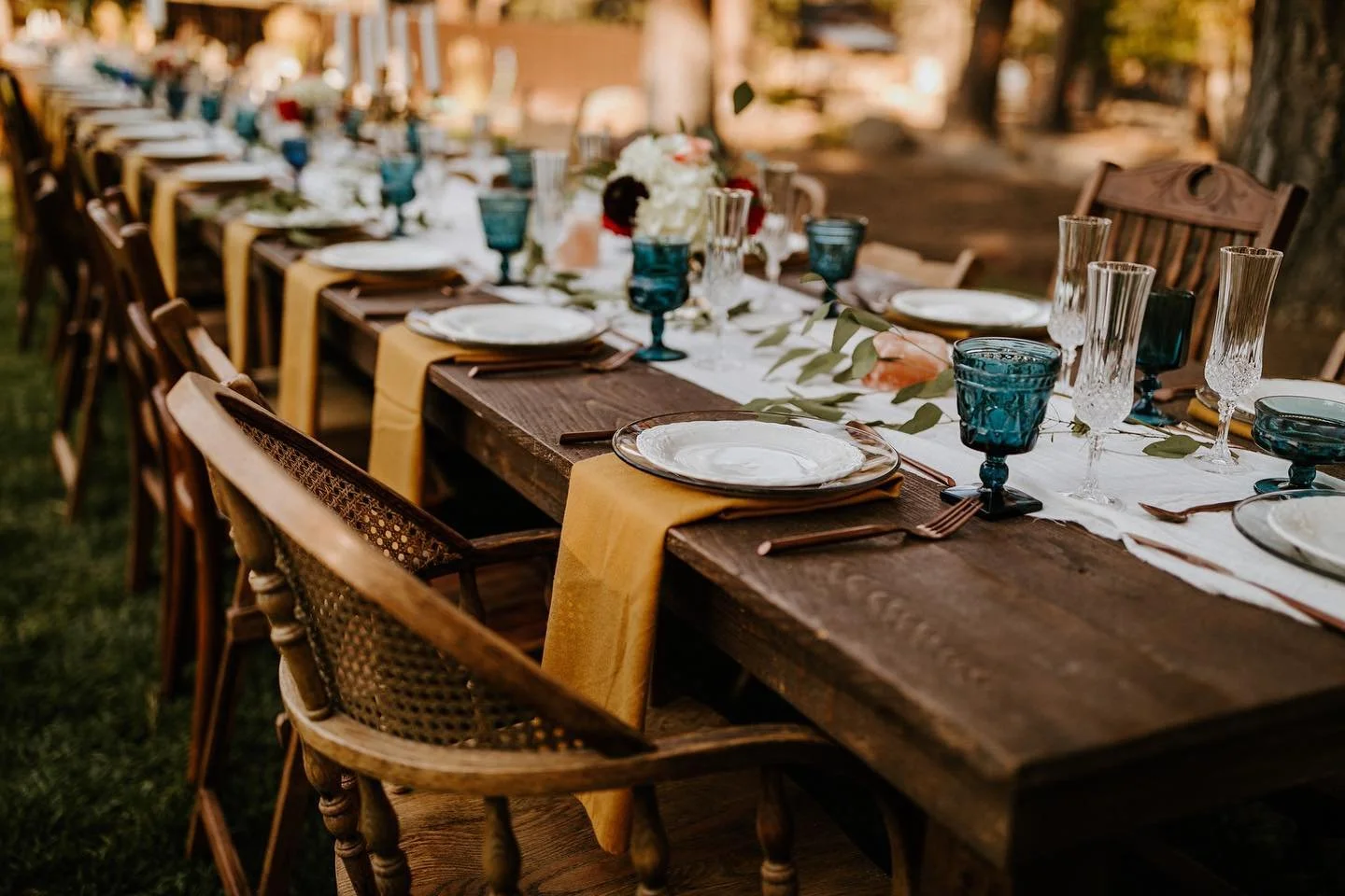 Simple + Lovely 
💛🗽🚖⚱️🥂🦕💛
•
•
•
📷Photography📷x: @victoriacarlsonphoto
🪑🥄Rentals🥄🪑x: @curated_eventrentals 
👩🏼‍🎨Styled👩🏼‍🎨x: @yogimiss @lydialukschivers @mluksch @an_nie_derson  @amandezjones 
💐Flowers💐x: @ml