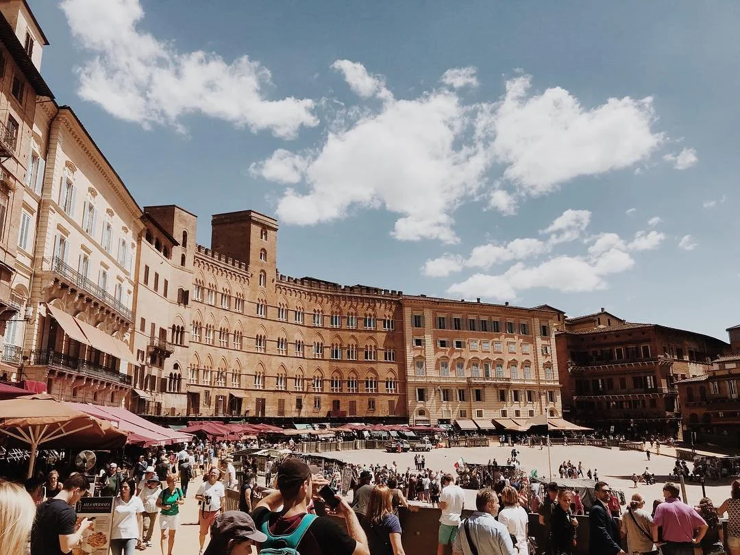 Siena in the sun 💃🏼☀️
.
.
.
#siena #italy #travel #condenast #vscocam #culturetrip #italia #fun #sun #piazza