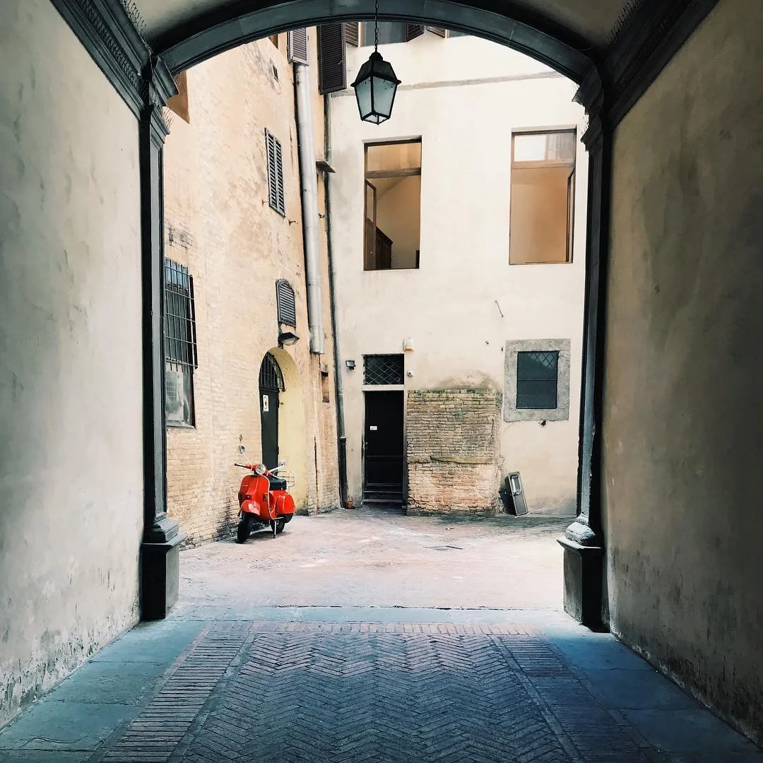 S I E N A 🛵
.
.
.
#culturetrip #vscocam #vsco #siena #italy #italia #travel #condenast #adventure #yogaretreat #vespa #moped #yes #fun