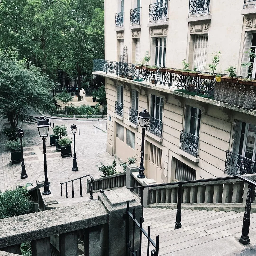 Stairs of Montmartre 🇫🇷 .
.
.
#montmartre #paris #france #travel #beauty #vscocam #vsco