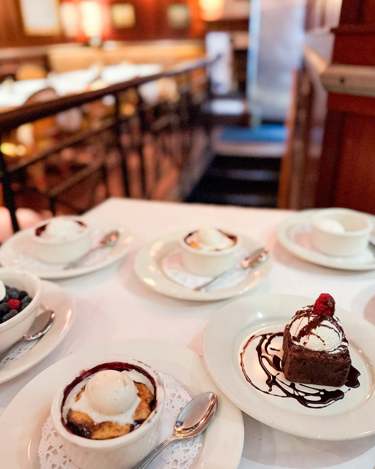 Swipe to relive a sweet weekend at 🏝️ Island 🌞🍹
.
.
.
#Island #UpperEastSide #UES #IslandVibes #WeekendInNYC #MadisonAvenue #CarnegieHill #NYCNights #IslandOasis #outdoordining