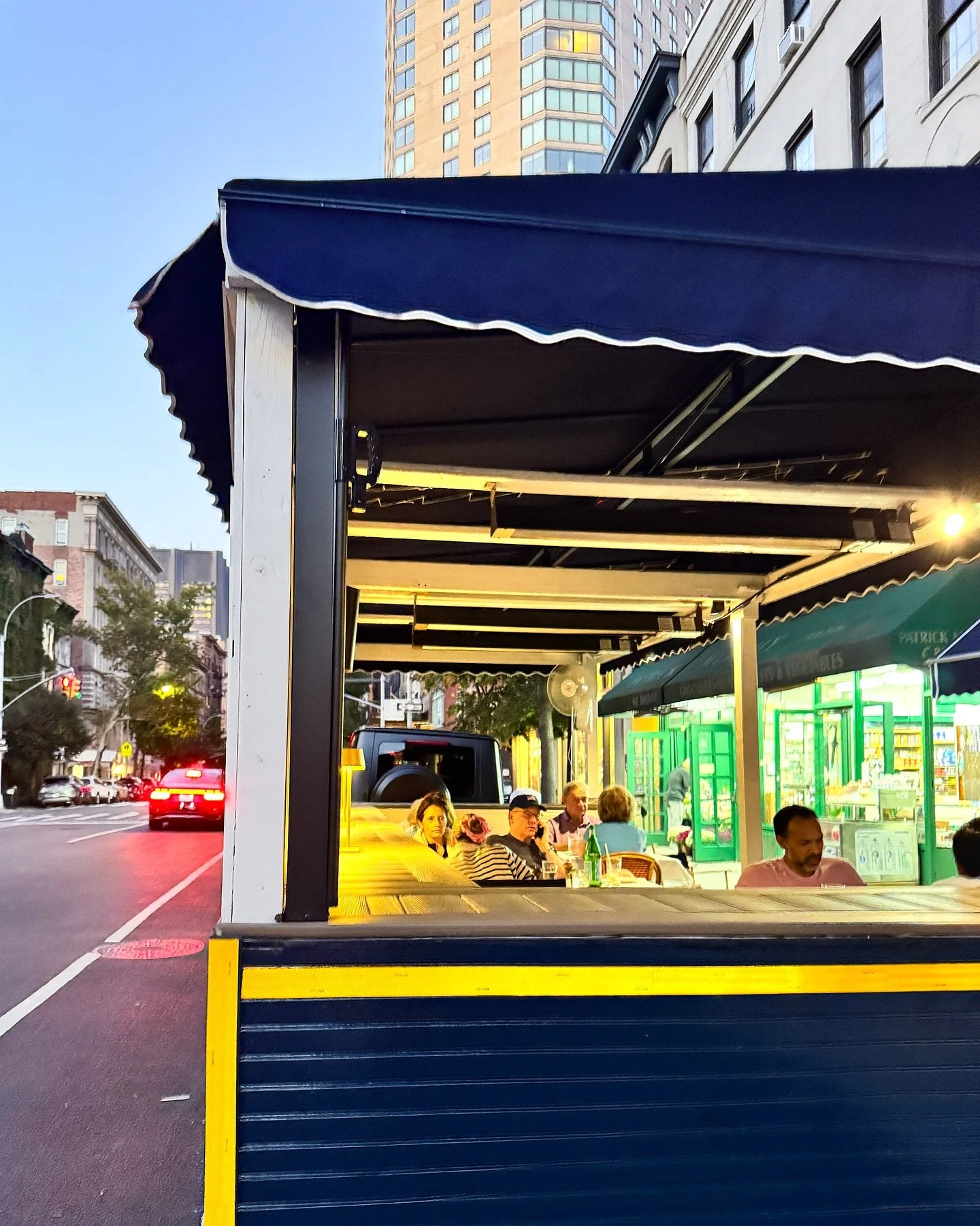 Perfect evenings start at Island.
.
.
.
.
#UES #NYC #UpperEastSide #NYCNights #Seafood #NYCDining #PerfectEvening #carnegiehill #MadisonAvenue