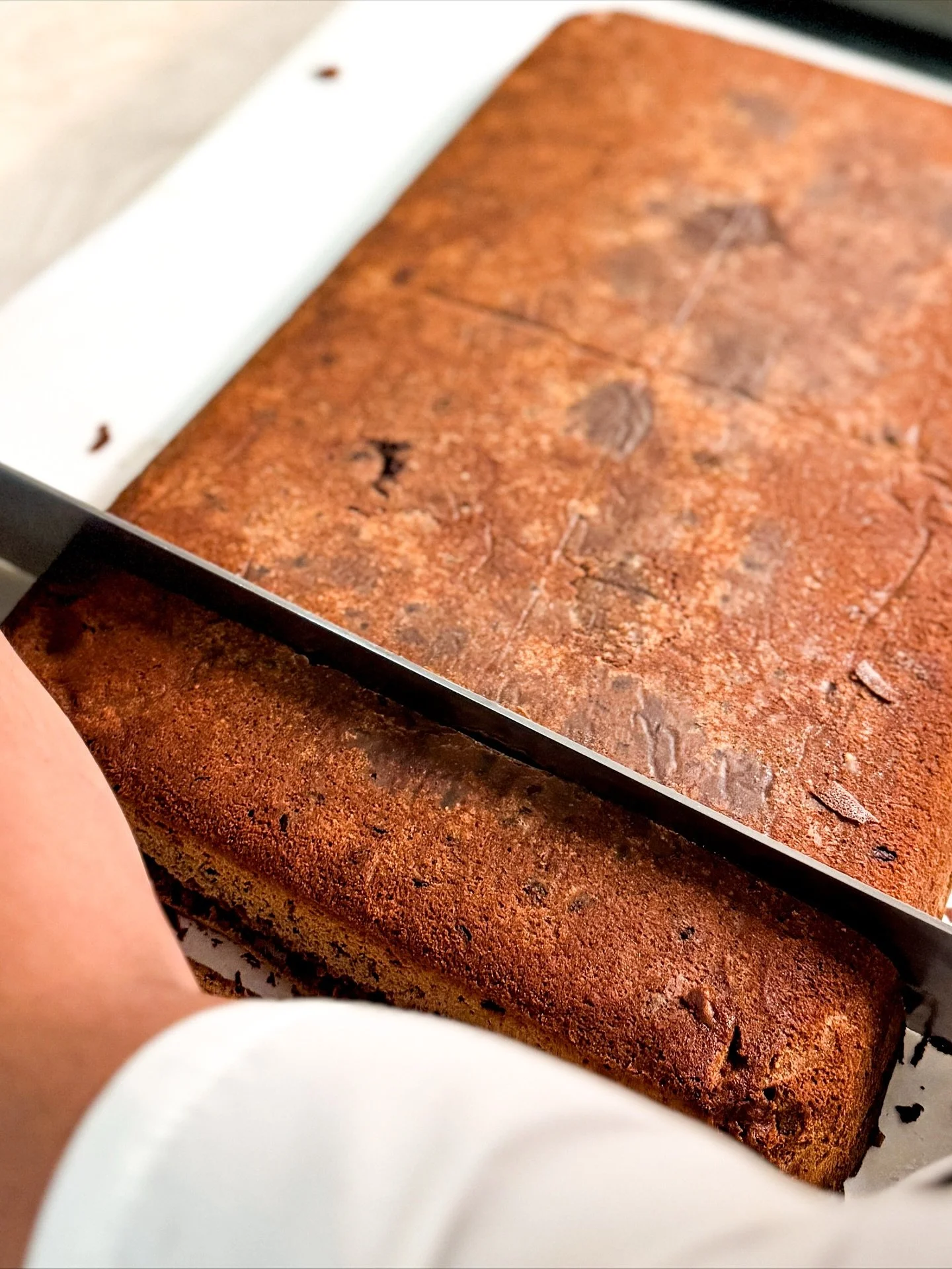 Fresh out of the oven 🍫 at Island 🏝️ 
 Our house-made warm chocolate brownies, cut, plated, and ready to make your day a little sweeter.
. . . #NYC #UpperEastSide #Brownies #FreshBaked #Dessert #ues #carnegiehill #MadisonAvenue #sweettooth