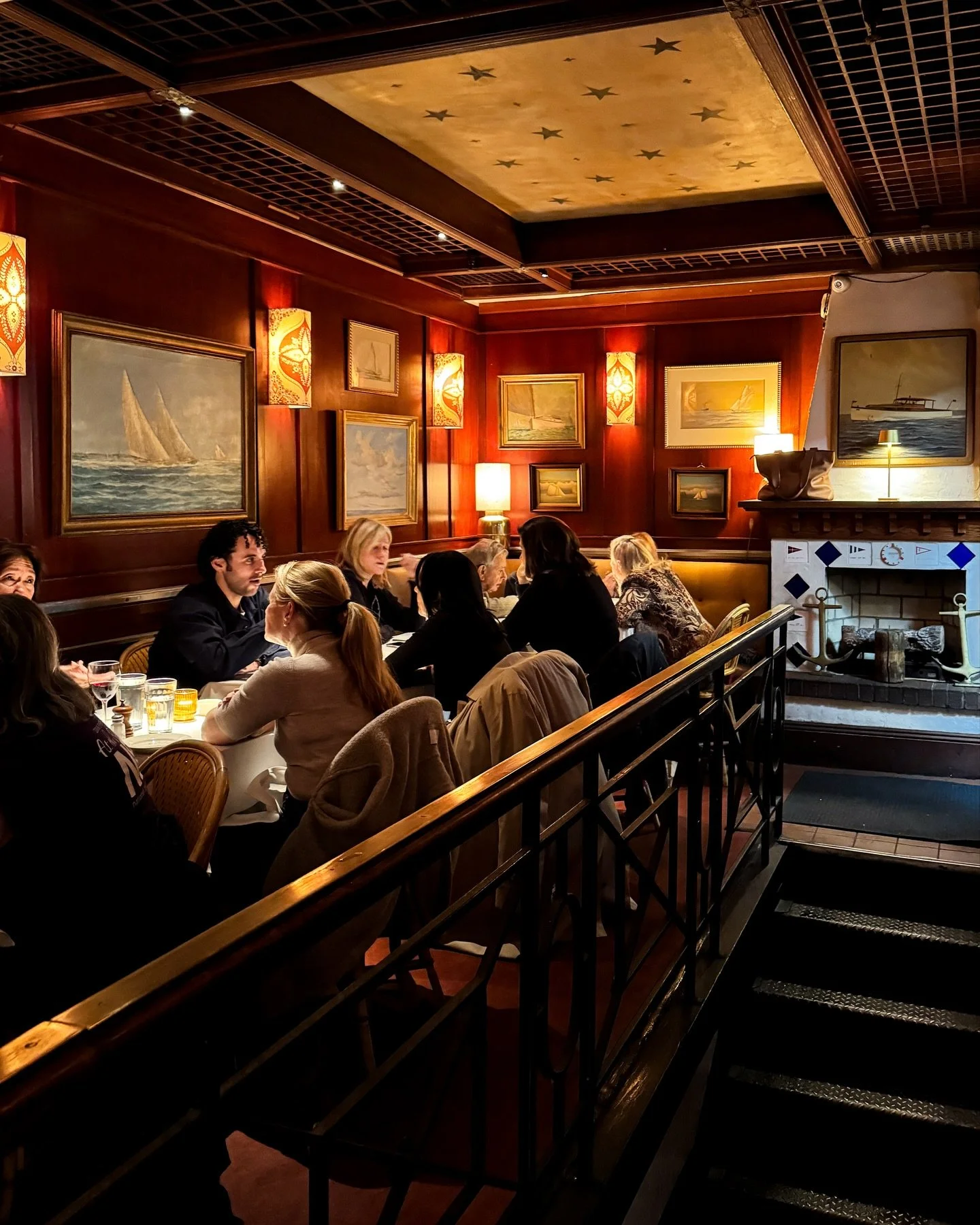 Step in, warm up 🙌 and settle into Island 🏝️ 
. . . #UpperEastSide #CarnegieHill #IslandRestaurant #UES #NYCRestaurants #CozySeason #MadisonAvenue