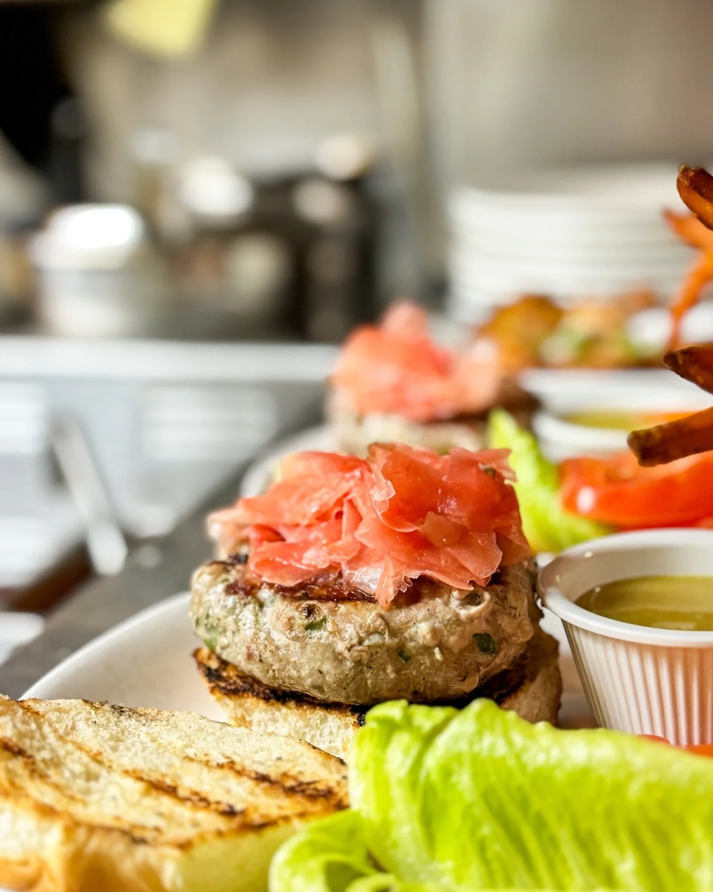Dinner plans, solved ✨

Our tuna burger, grilled just the way you like it 🐟 🍽️

*Available at Lunch, Brunch AND Dinner
 .
. . .
#CarnegieHill #UpperEastSide #MadisonAvenue #ues