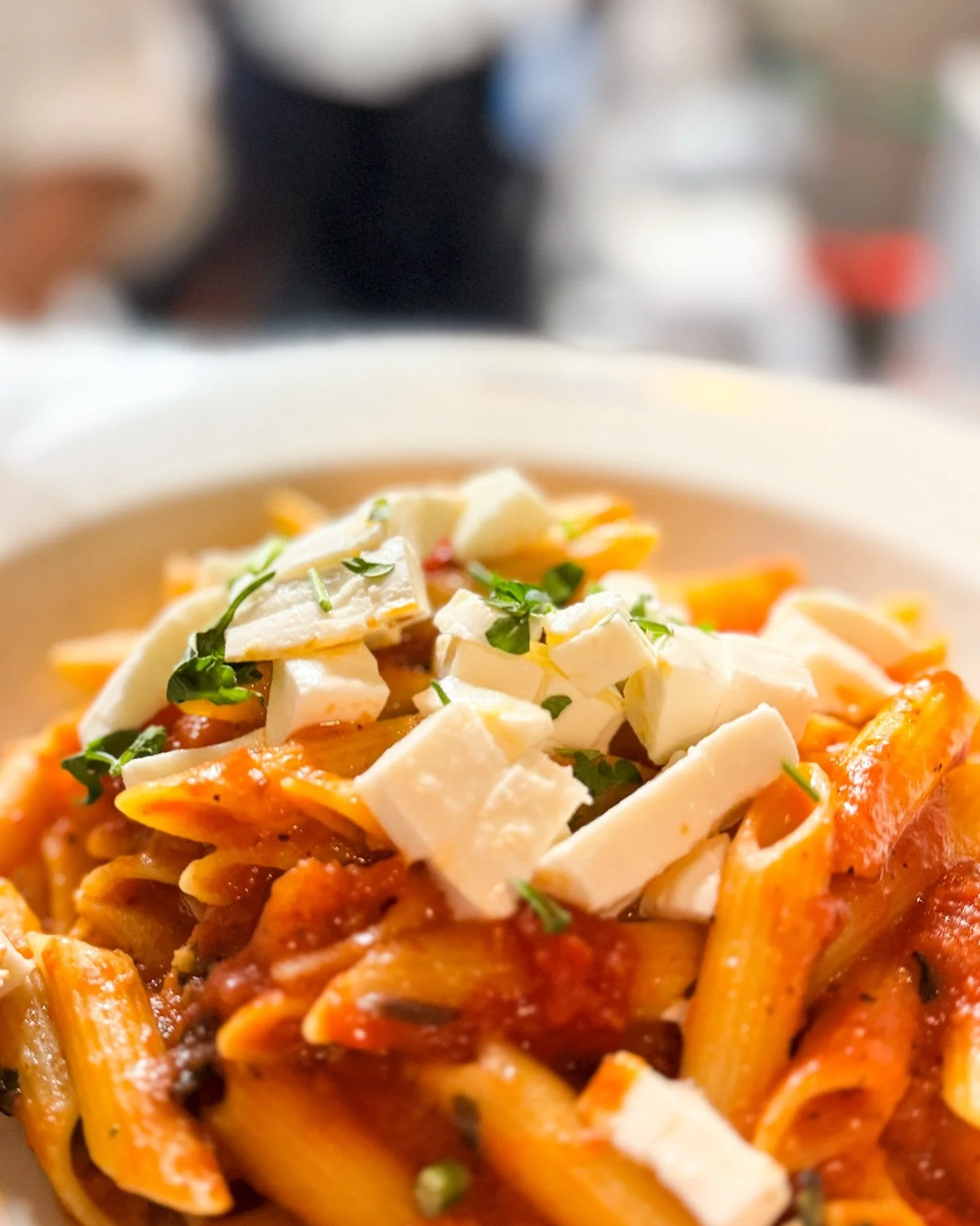 Island classics meet new favorites. Dinner vibes, just right to start the week 🍝

.
. . .
#UpperEastSide #CarnegieHill #MadisonAvenue #ues