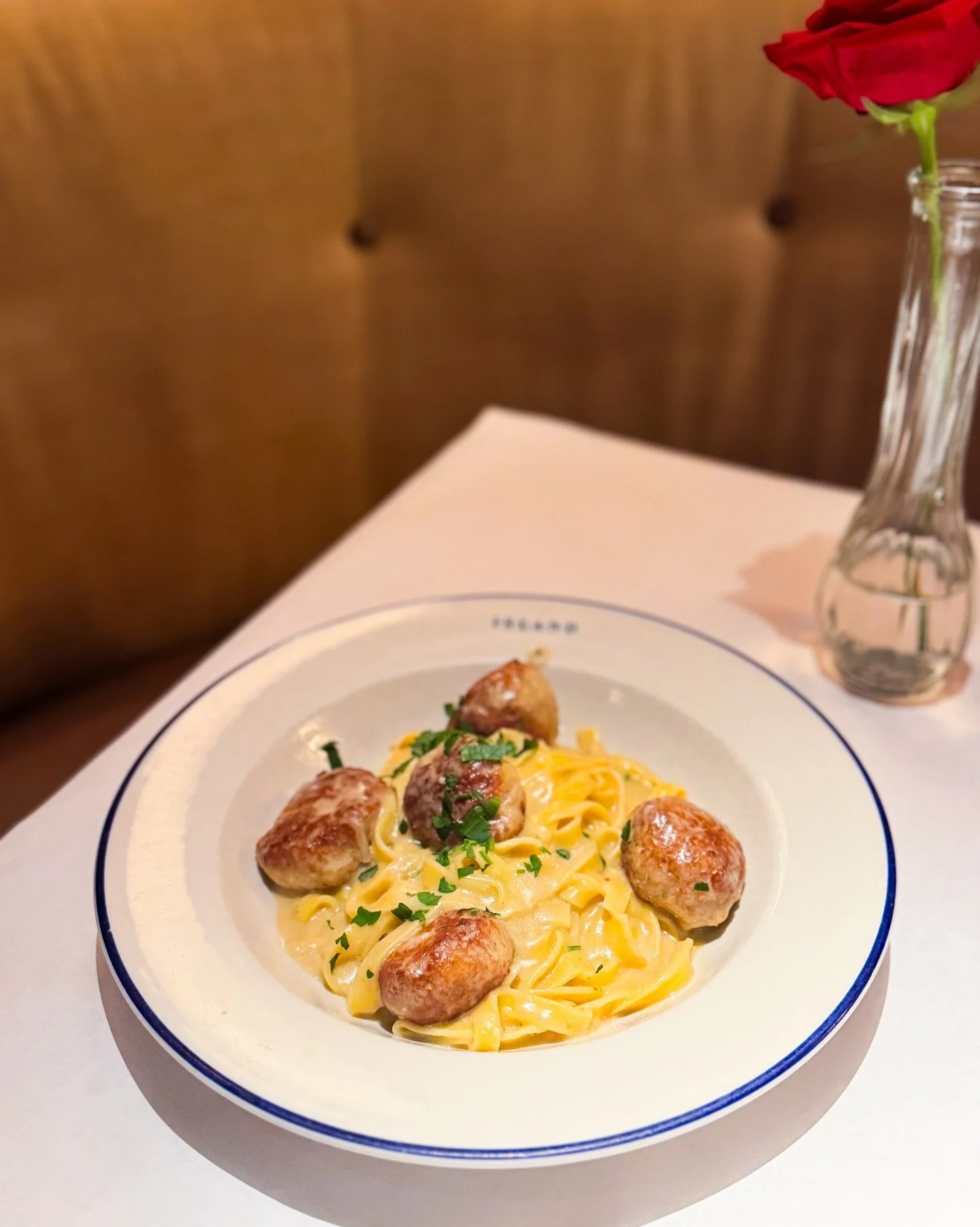 Last night we welcomed a new special ✨ 

Fresh fettuccine with chicken Swedish meatballs in a savory cream sauce 🍝🤍
 . . .

#carnegiehill #uppereastside #ues #MadisonAvenue