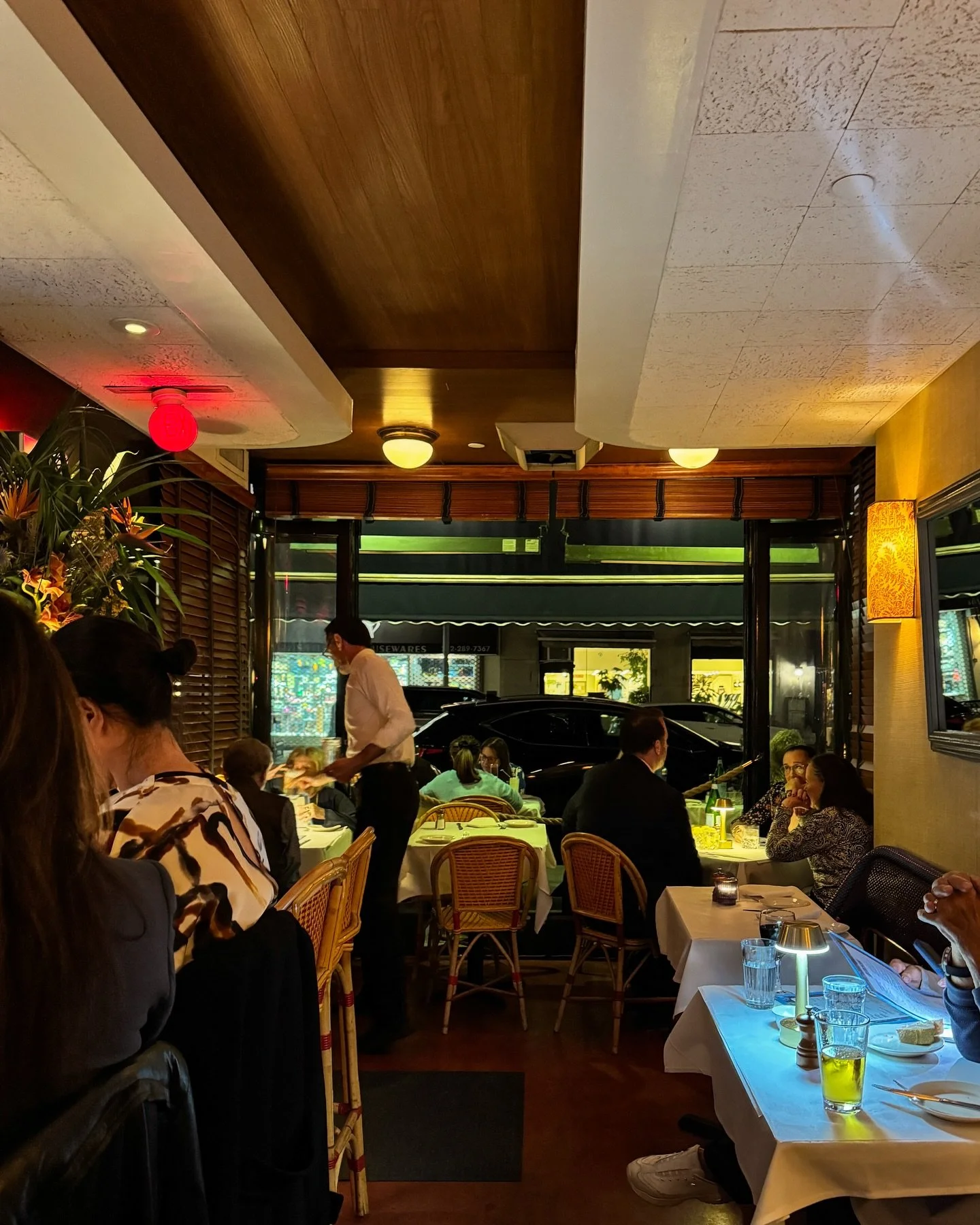 That first stretch of spring nights.

Cool breeze, warm glow at Island ✨🍷