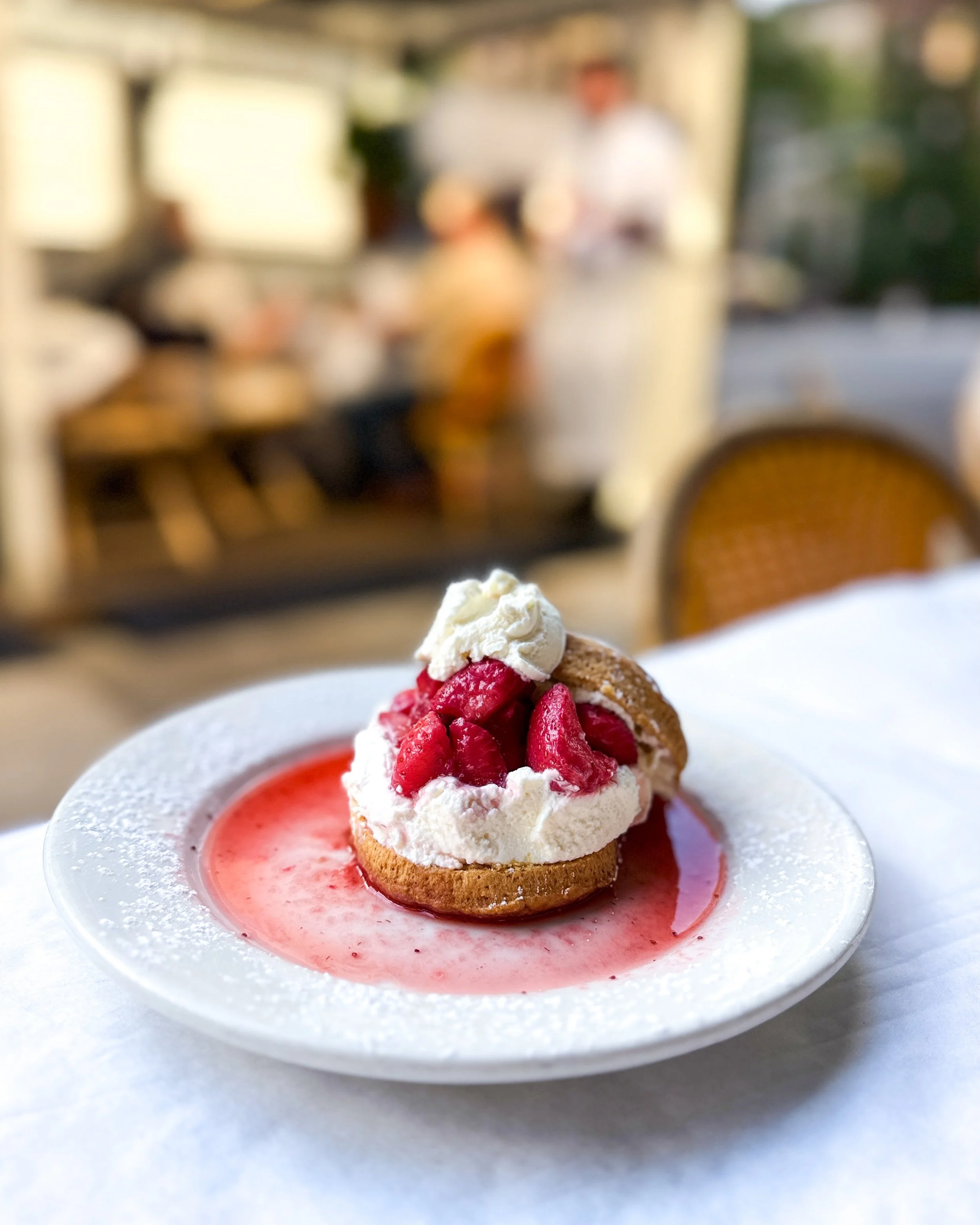 A sweet start to the week.

Our new Strawberry Shortcake dessert has arrived just in time for summer, complete with fresh strawberries and housemade Chantilly cream 🍓☀️