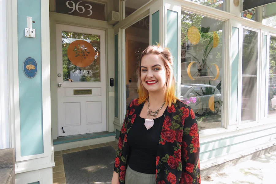 Sara Hinckley: “I want to make people feel good about themselves, love their hair, inspire them, and unleash the inner beauty inside my hair babes!” Julie Francois Photos. 