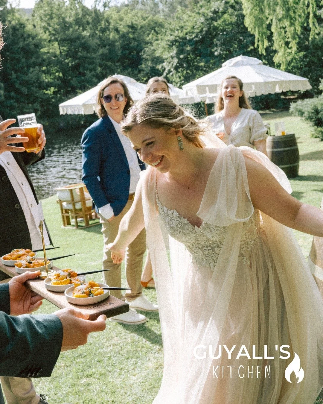 Sometimes the bride bows. Not to the crowd&hellip; but to the canap&eacute;s. Because when golden hour hits and the trays come out, priorities are priorities. We design canap&eacute; hour for couples who care about the food. Hot, fresh, beautifully p