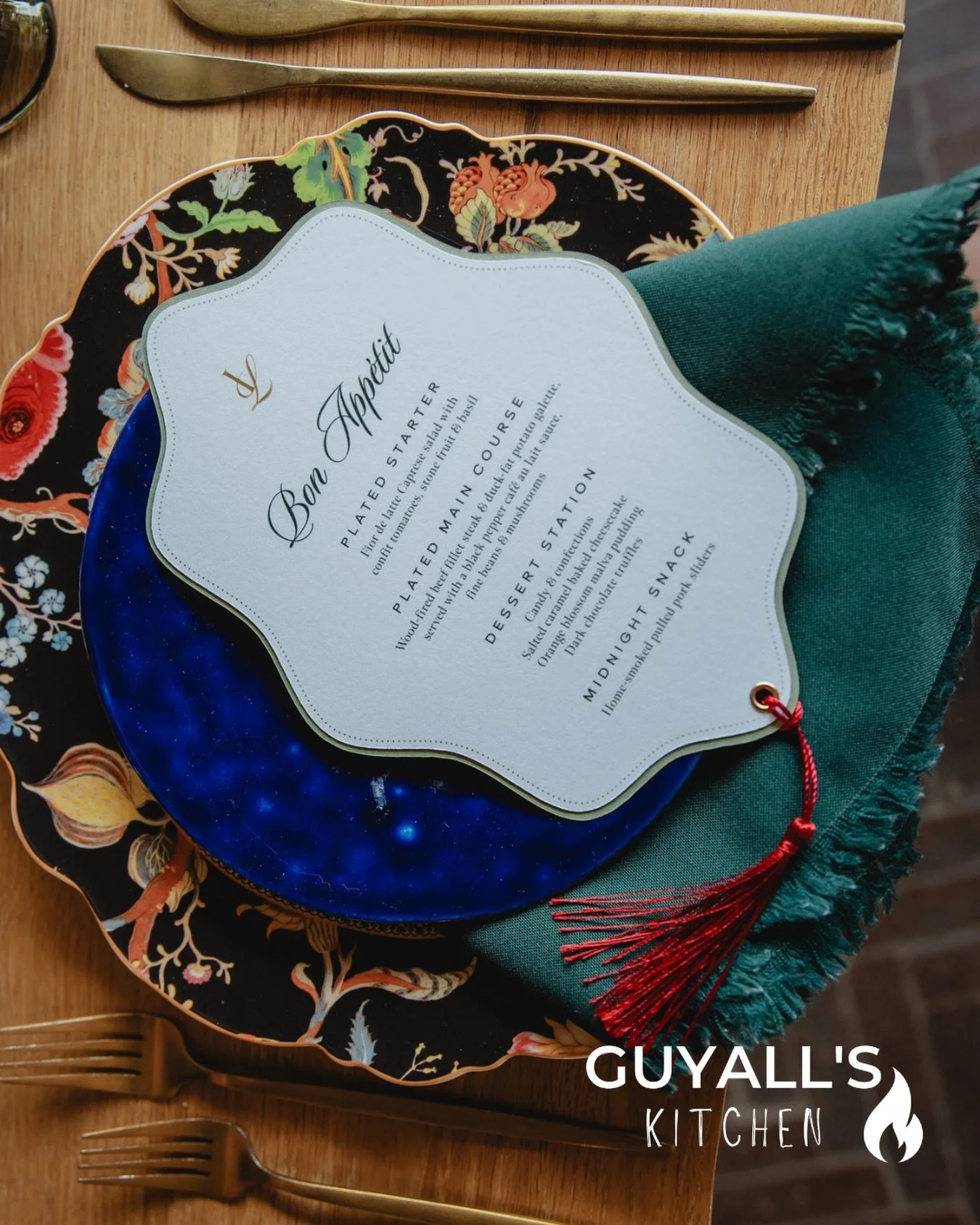 A table made for memories ✨ From dreamy menu to flawless styling, this is wedding elegance at its finest. 
.
.
#tablesetting #weddinginspiration #dreamweddings #weddingmagic #feastinstyle 
.
.
Venue @johannesdal.1207 
Wedding planner @kionaevents 
Ph