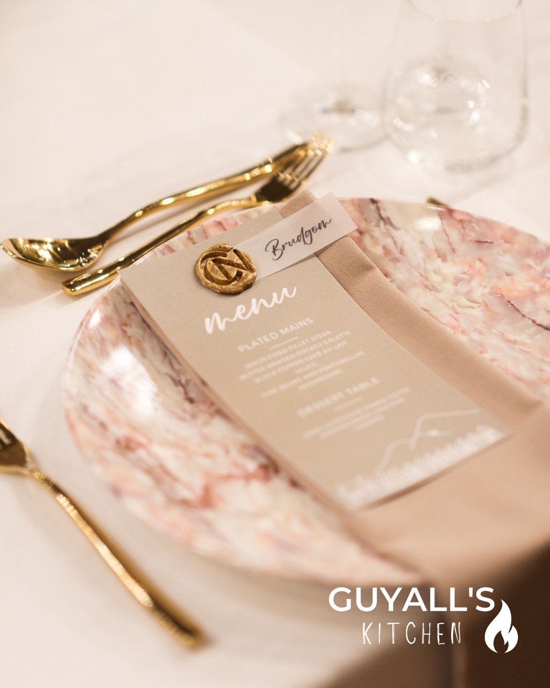The kind of table setting that makes guests pause before sitting down ✨ Soft tones, gold details, candlelight, and a menu designed for a proper celebration.
.
.
#guyallskitchen #weddingdetails #luxurywedding #tablescapegoals #capetownweddings