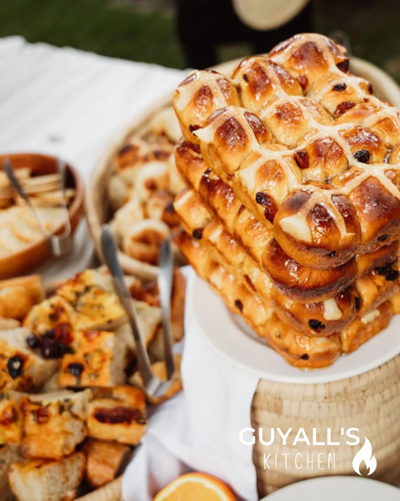 The bread 🥖

Freshly baked bread, golden crusts and plenty to pass around. A proper bread table is always a welcome sight at a wedding, especially when there&rsquo;s good food waiting to be scooped, spread and shared. 🥂

📍 Venue: @saronsbergcellar