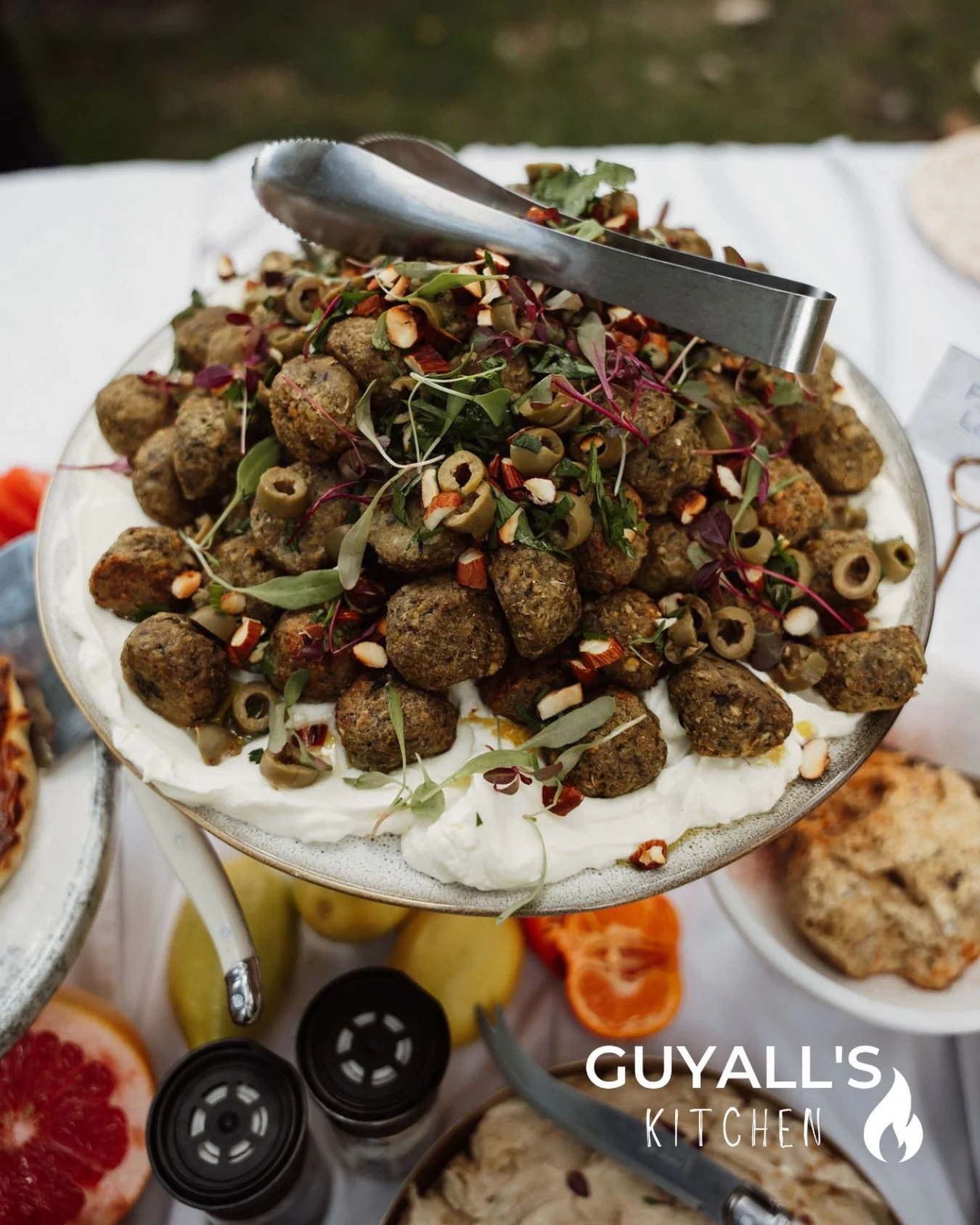 Savoury little bites 🤍

A generous platter of savoury bites, finished with fresh herbs and all the little details that make a grazing table worth gathering around. Good food, good company and a wedding day at Saronsberg.

📍 Venue: @saronsbergcellar