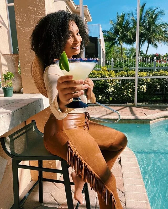 Happy #CincoDeMayo 💚 Grateful for my cousin @sydneyung and her bartending skills. The woman is a pro.
@patron