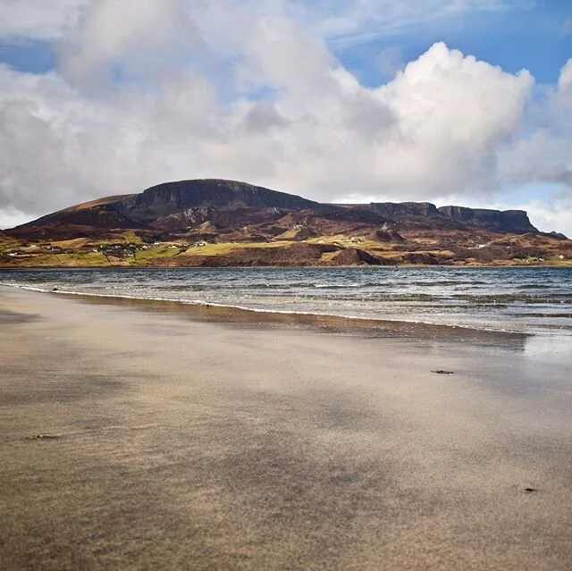 Staffin Beach and #Dinosaur Footprints #Staffin #skye #isleofskye #fossil #beachesofinstagram #scotland #thisisscotland #scottishhighlands