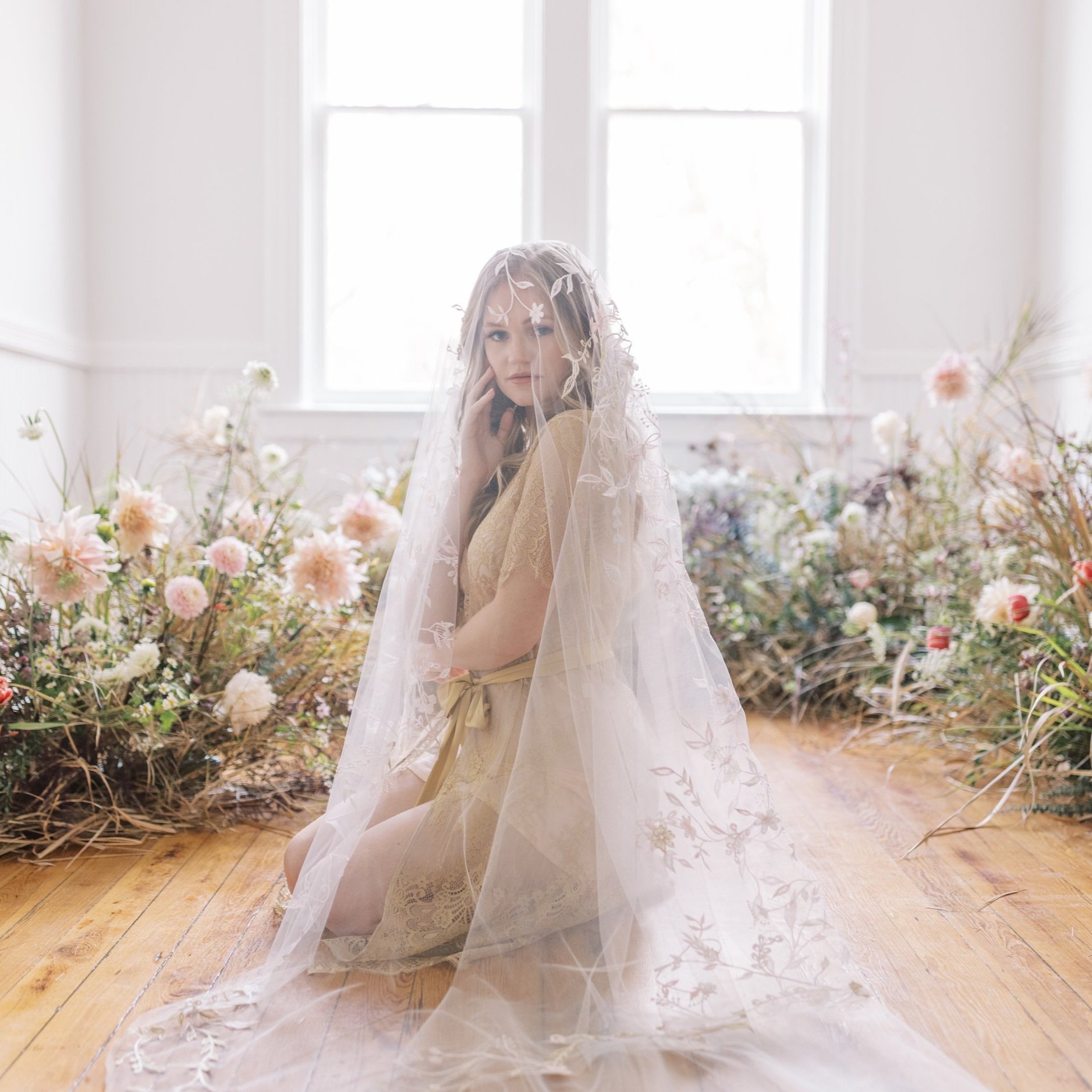 Gorgeous Scalloped Bridal Veil with Floral Lace