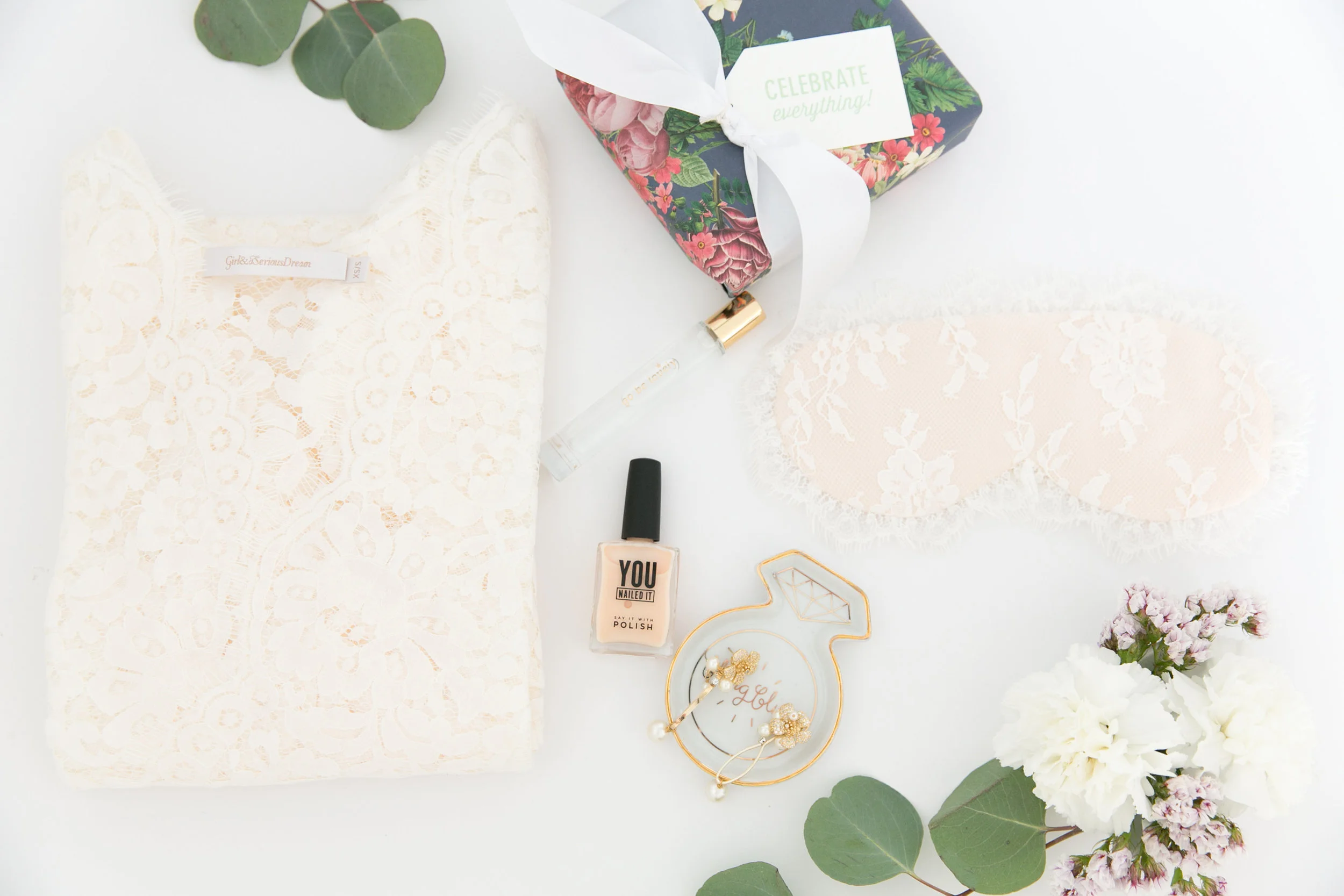5 Ways Bridesmaids Can Help With Your Wedding Dress