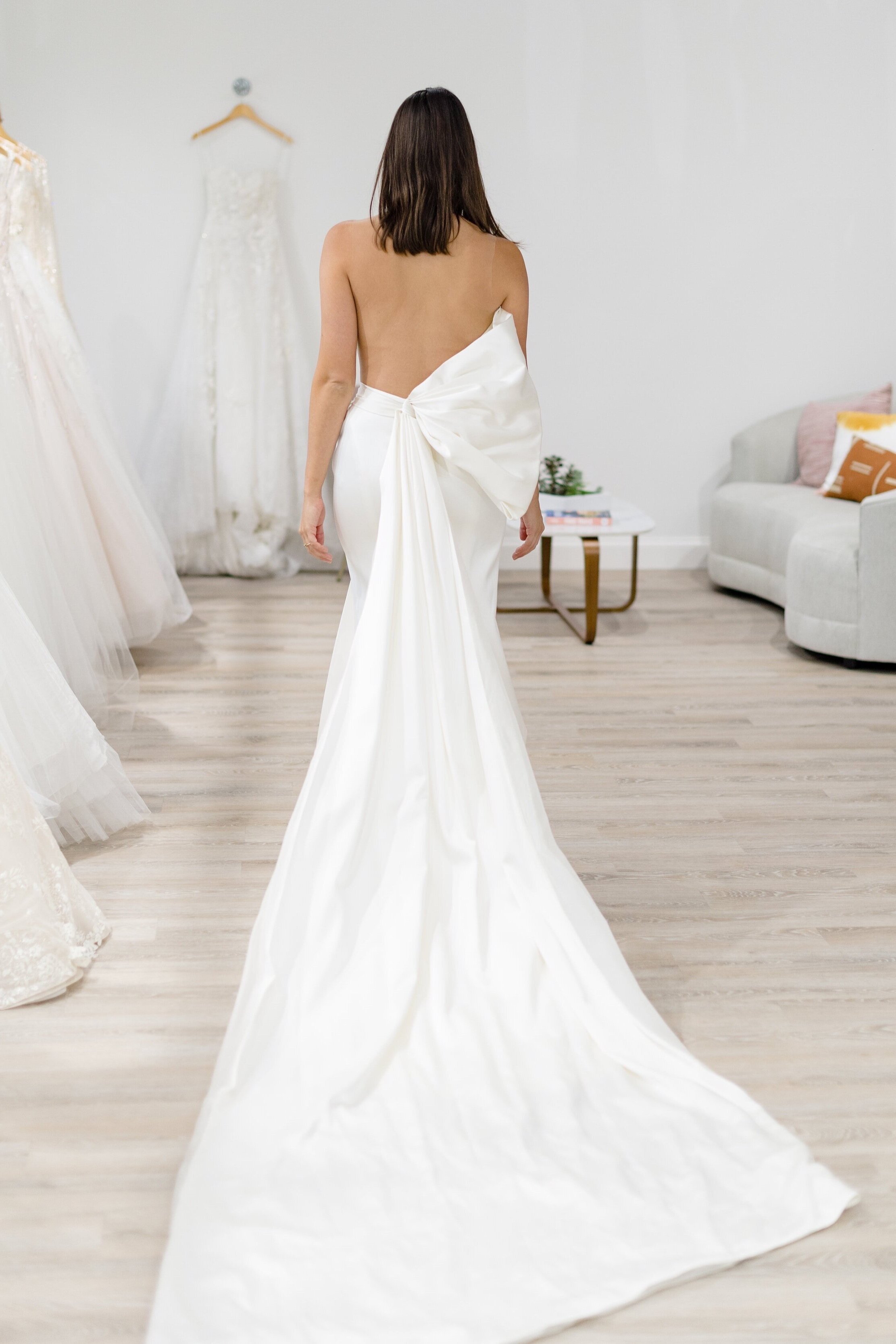 Top 10 Wedding Dresses with Bows on the Back