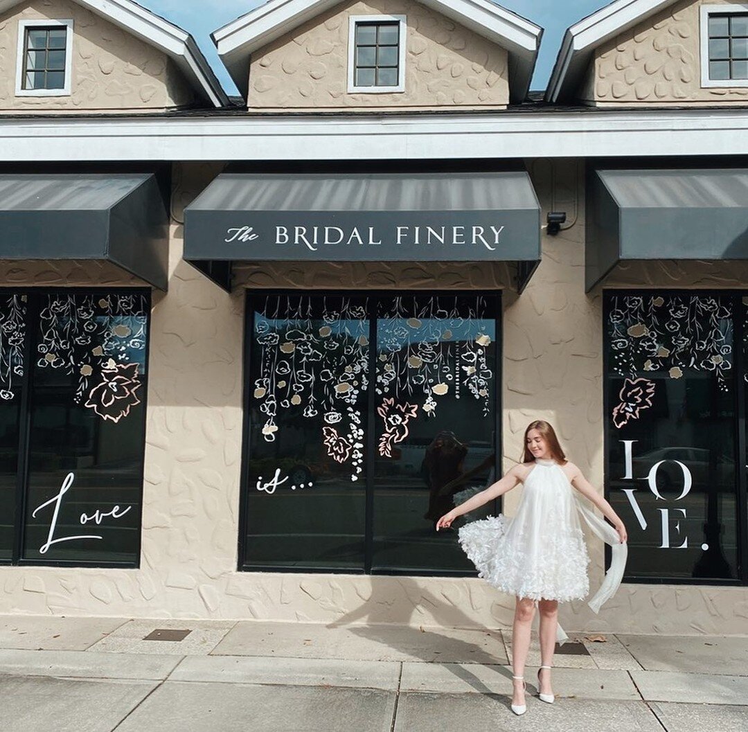 Minis are perfect for your rehearsal dinner or reception!🤍Practical, stylish and the cutest!✨
.
.
.
.
. 
#bridalfashion #weddingdress #weddinggown #bridalstyling #bridalaccessories #orlandobridalboutique #winterparkboutique #winterparkbridalboutique