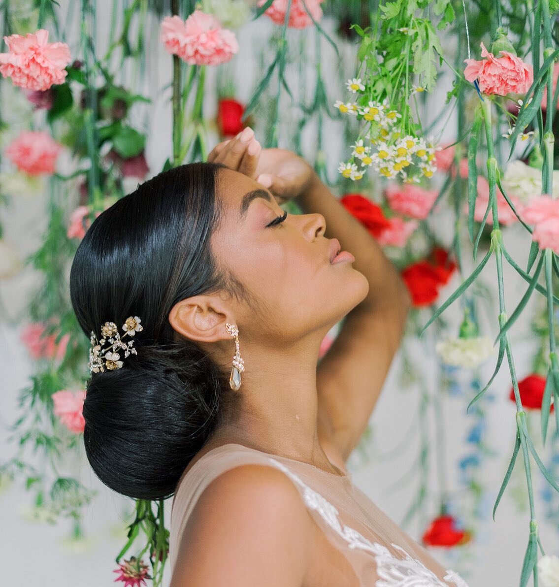 Maria Elena Accessories elevate every bridal look!🤍 Thanks so much for attending the first Trunk Show of 2022! Who&rsquo;s ready for our next one?!✨🤍 
.
.
📸: @kristenweaverphoto 
💄: @bronzeglowbeauty 
🤍: @inesdisanto 
✨: @mariaelenaheadpieces 
m