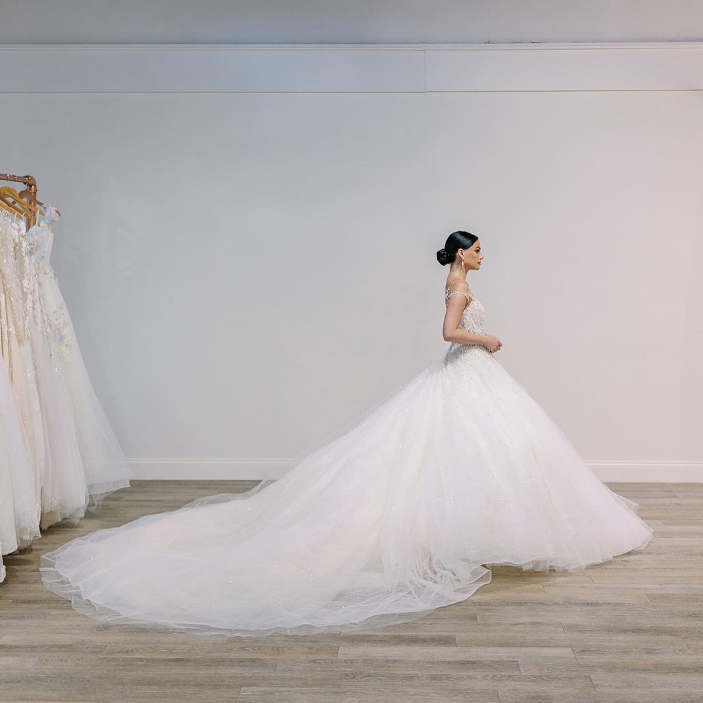First week of 2022✨ New beginnings &amp; new brides! Our Ines Di Santo Trunk Show is happening Jan. 29 - Feb. 5! Make sure to book your appointment before it&rsquo;s too late!🤍 Who&rsquo;s getting married this year??✨🥰 
.
.
Vendors:
Photographer @k