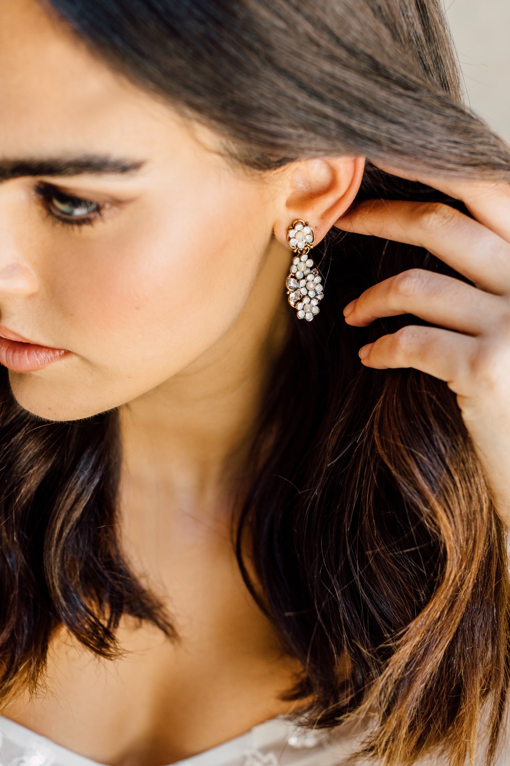 Pierced Beautiful Curved Bridal Style Crystal Drop Diamante Dangle Earrings A409 