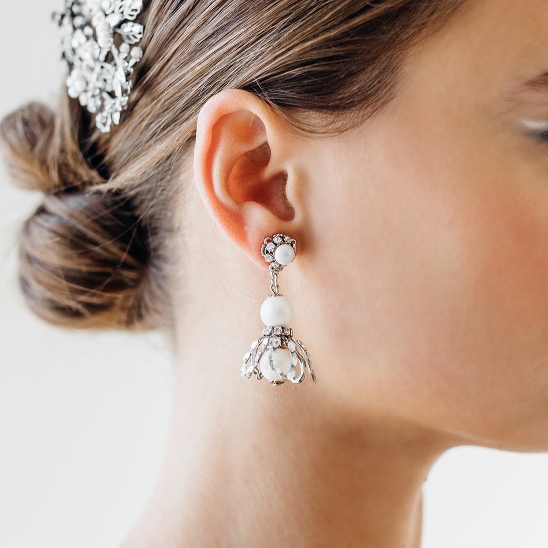 Perception earrings by Maria Elena in silver with pearls