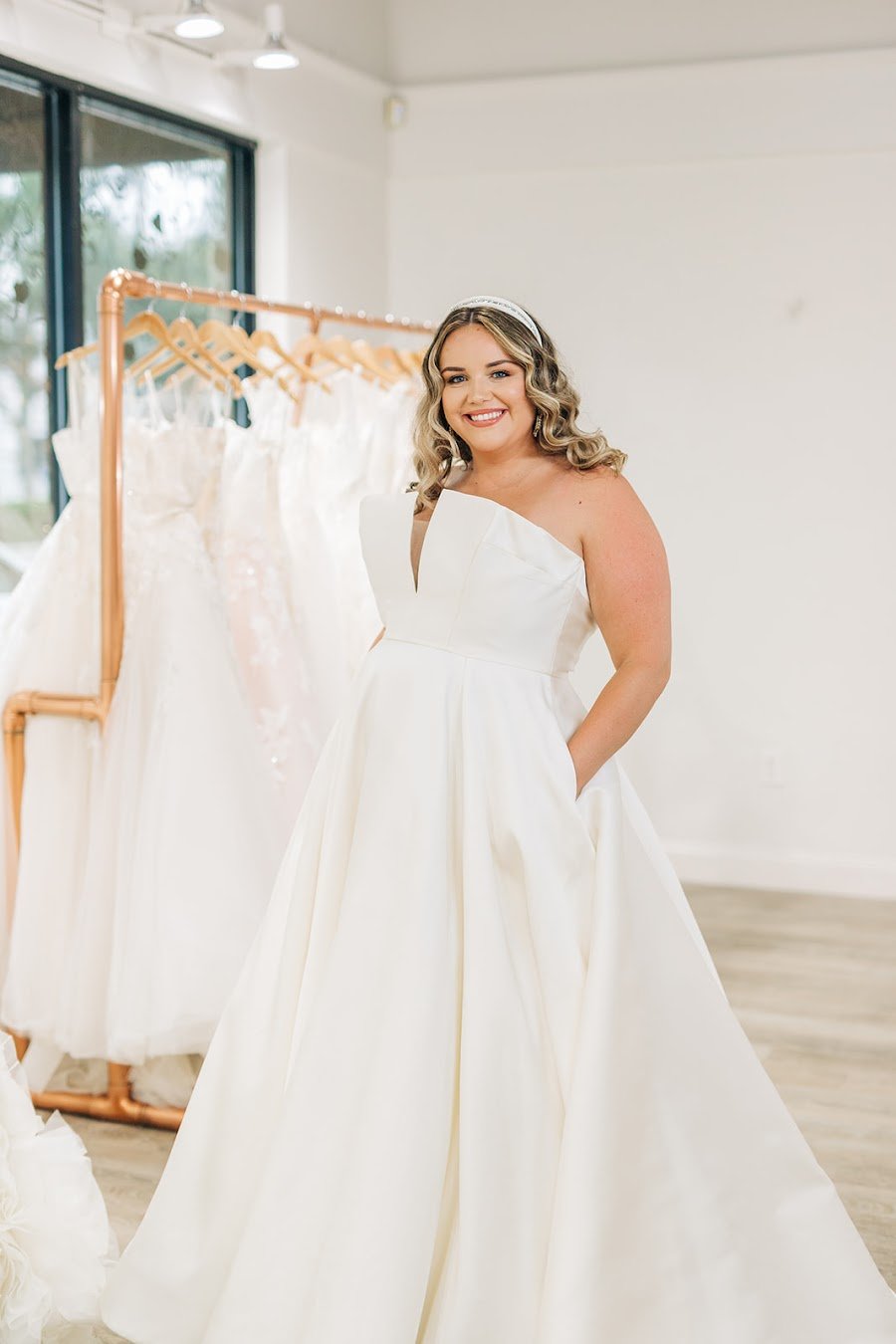 anne barge wedding dress, strapless ballgown, full ballgown skirt, v neck ball gown, scuba wedding dress